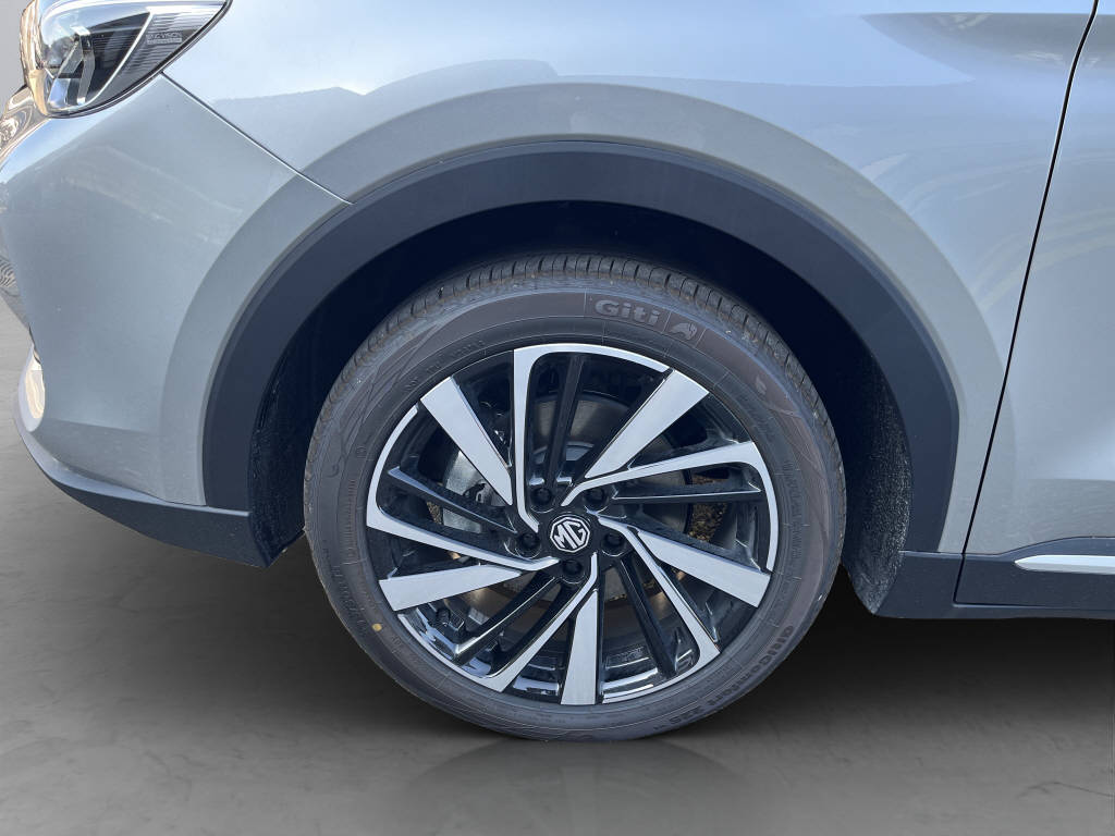 MG ZS 1.5 Hybrid+ Luxury-image-16