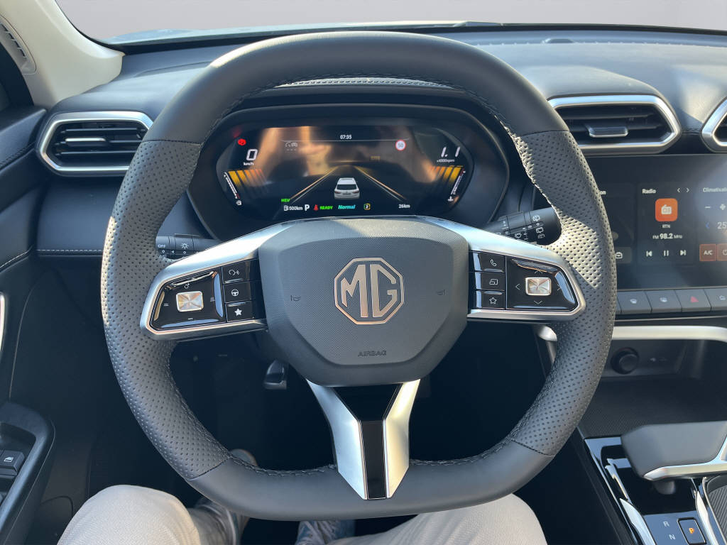MG ZS 1.5 Hybrid+ Luxury-image-9