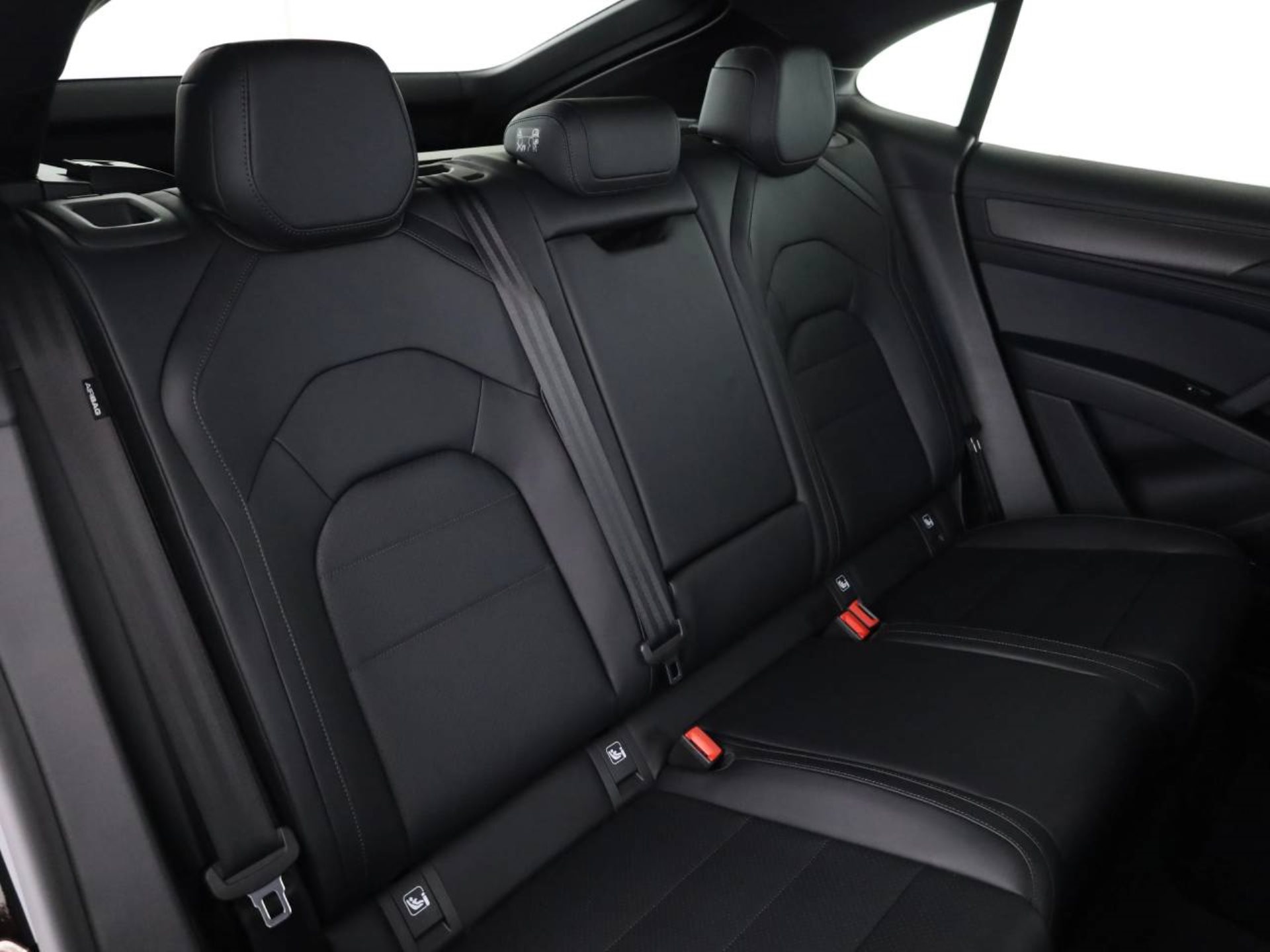 PORSCHE Cayenne Coupé Electric-image-18