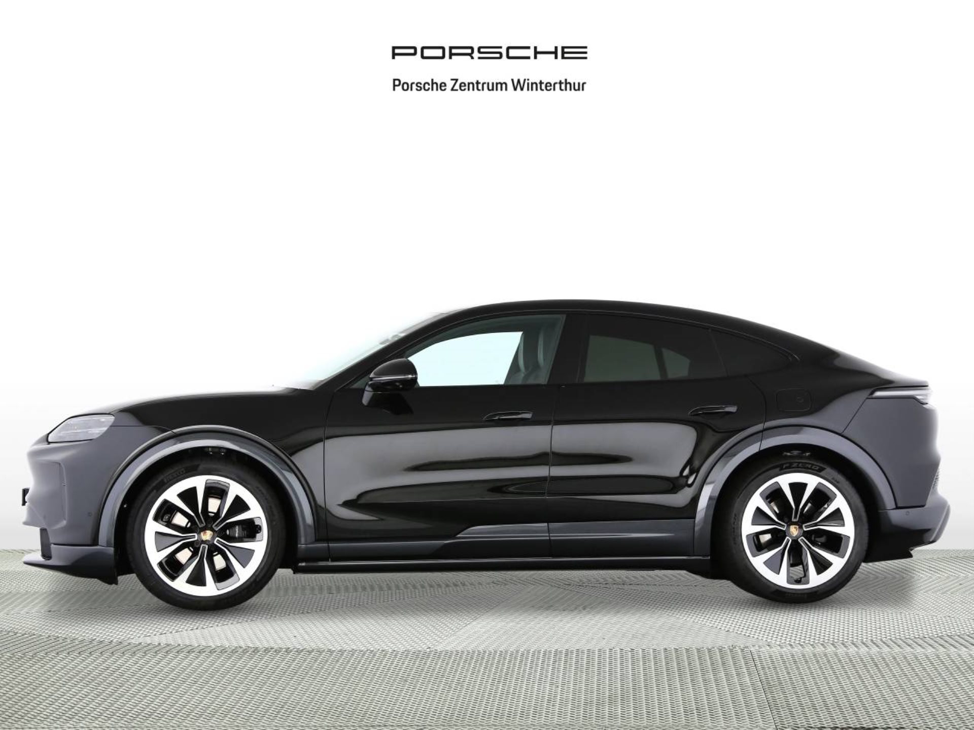 PORSCHE Cayenne Coupé Electric-showroom-element-1