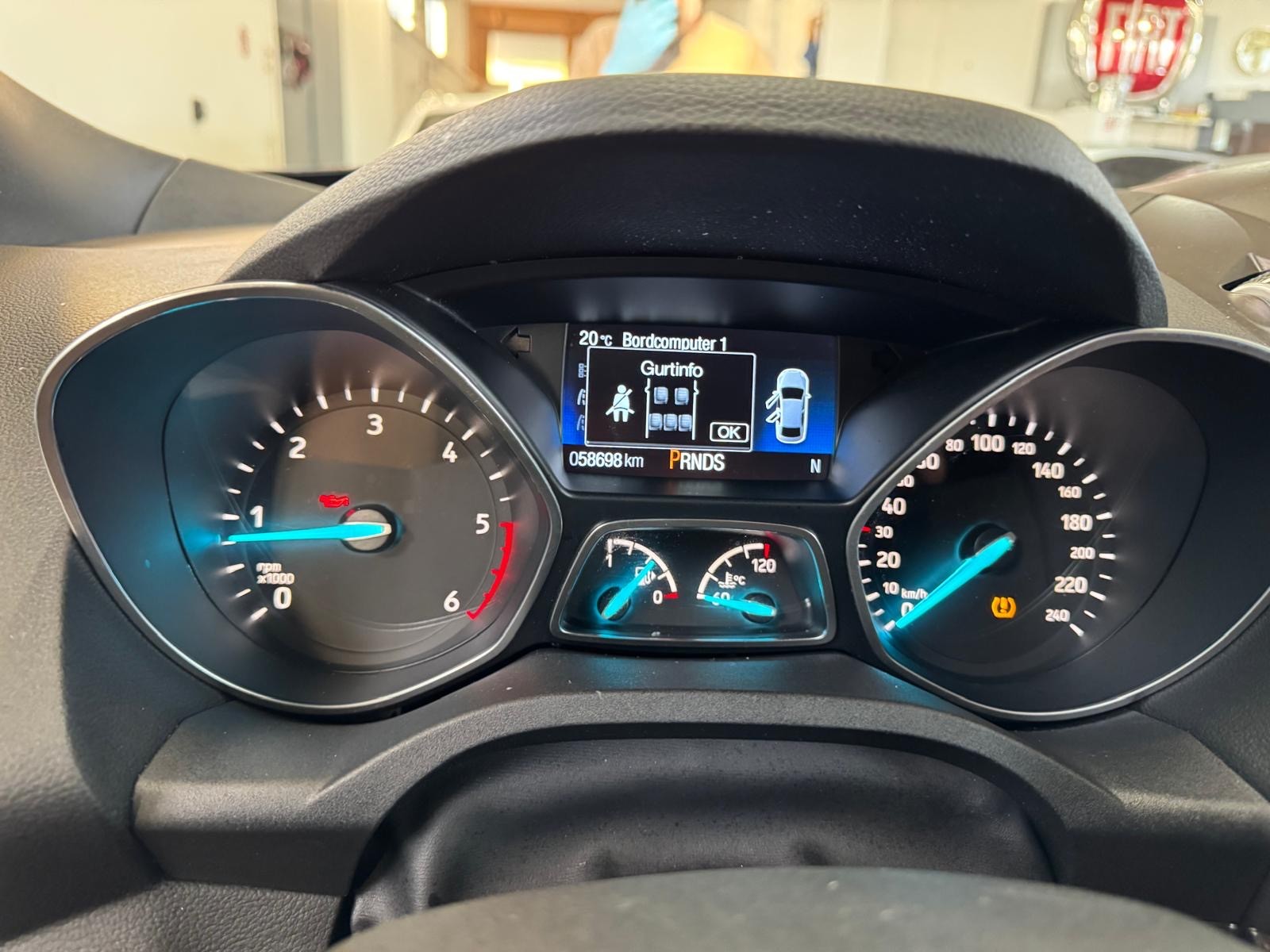 FORD Kuga 2.0 TDCi ST Line High 4WD PowerShift-image-14