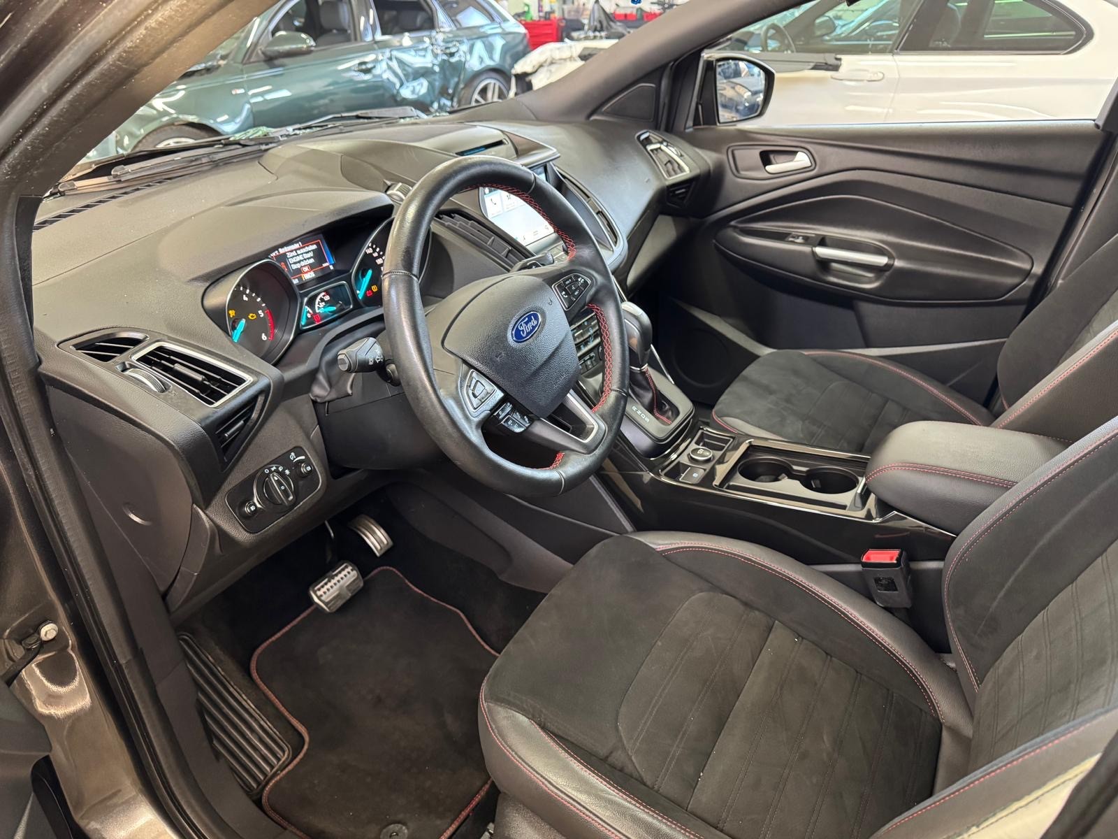 FORD Kuga 2.0 TDCi ST Line High 4WD PowerShift-image-7