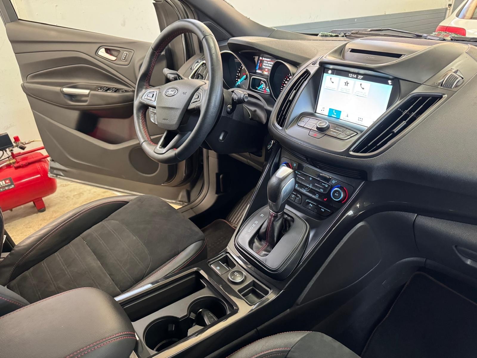 FORD Kuga 2.0 TDCi ST Line High 4WD PowerShift-image-11