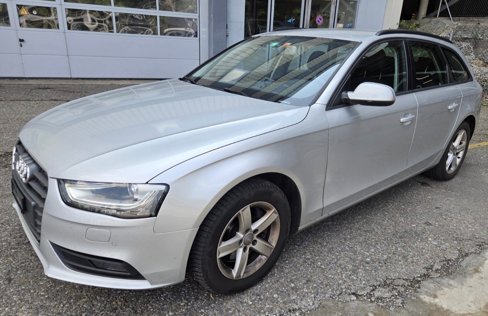 AUDI A4 Avant 2.0 TFSI quattro s-tronic-image-2