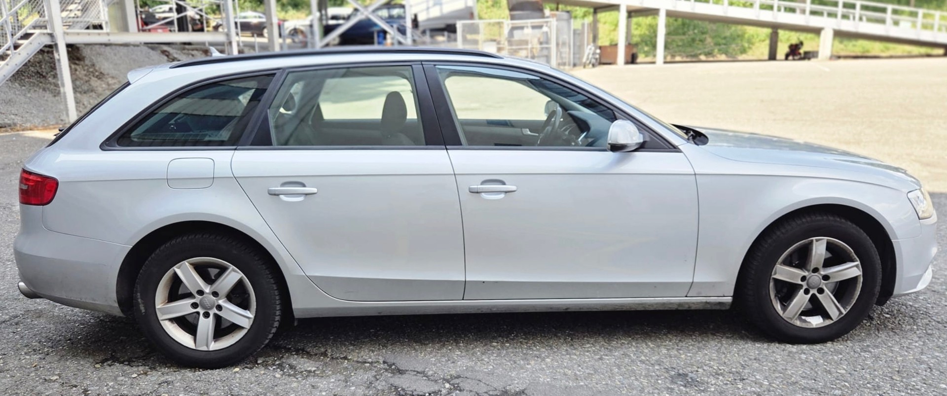 AUDI A4 Avant 2.0 TFSI quattro s-tronic-image-5