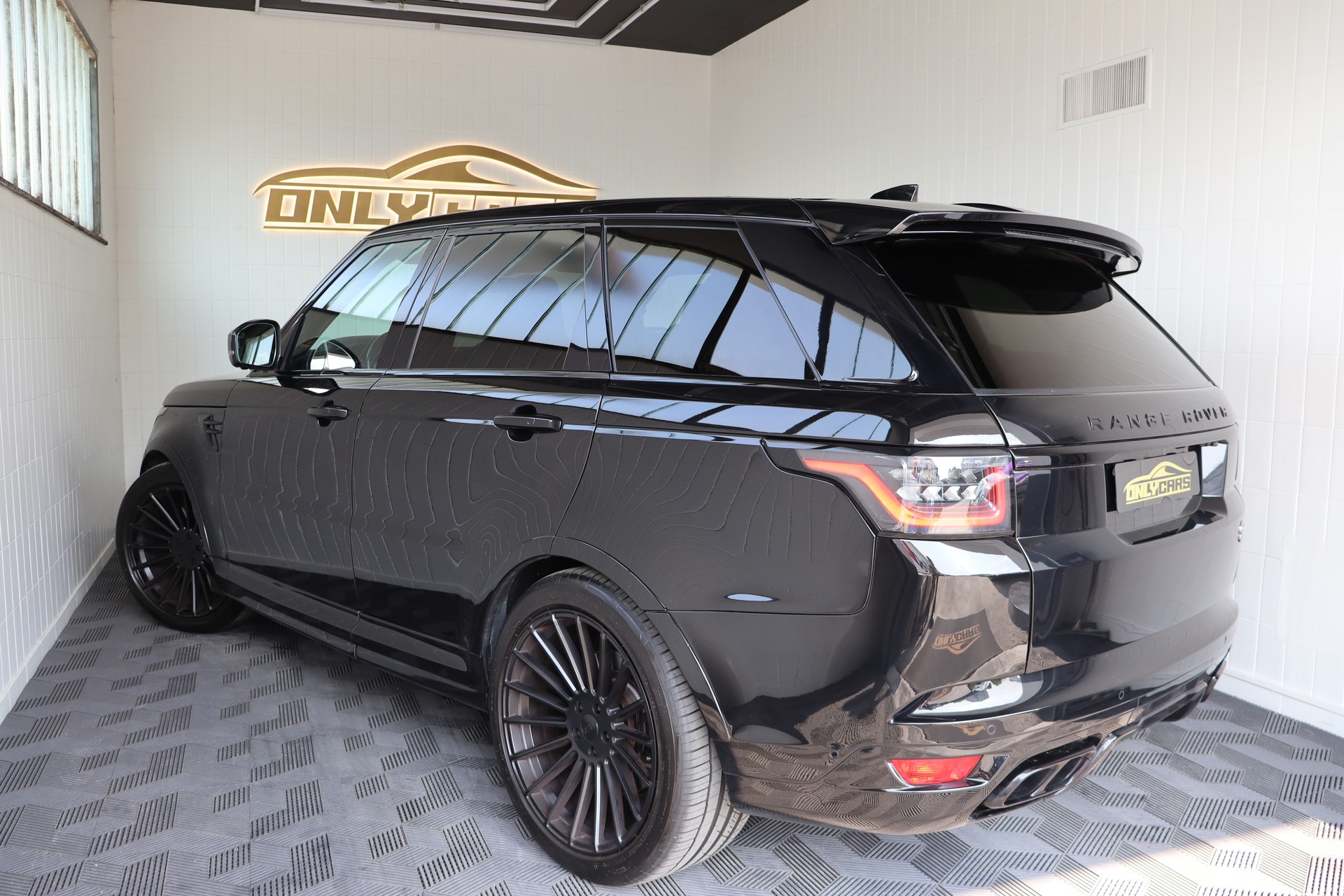 LAND ROVER Range Rover Sport 5.0 V8 S/C SVR Automatic-image-6