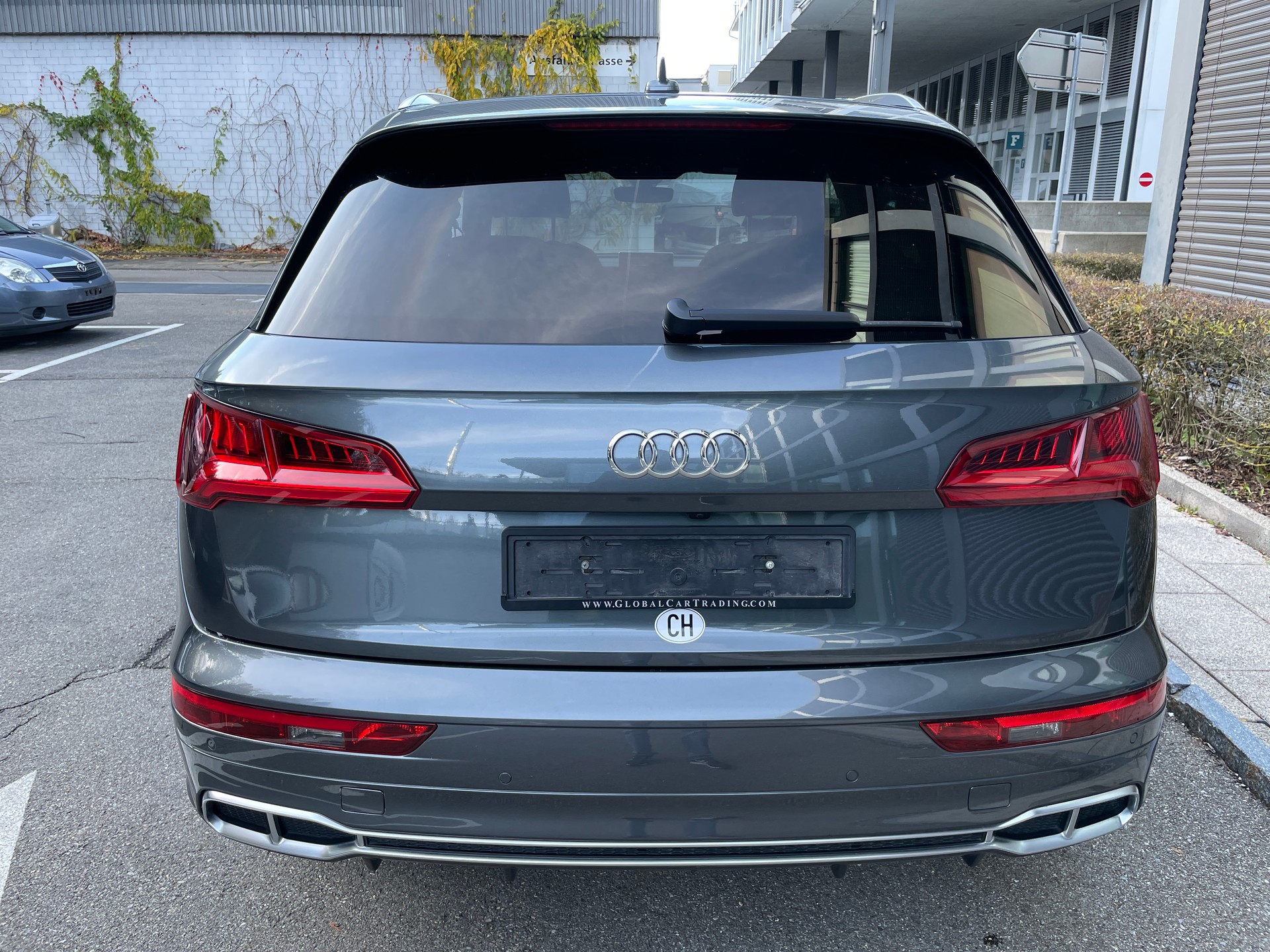AUDI Q5 55 TFSI e sport quattro-image-4