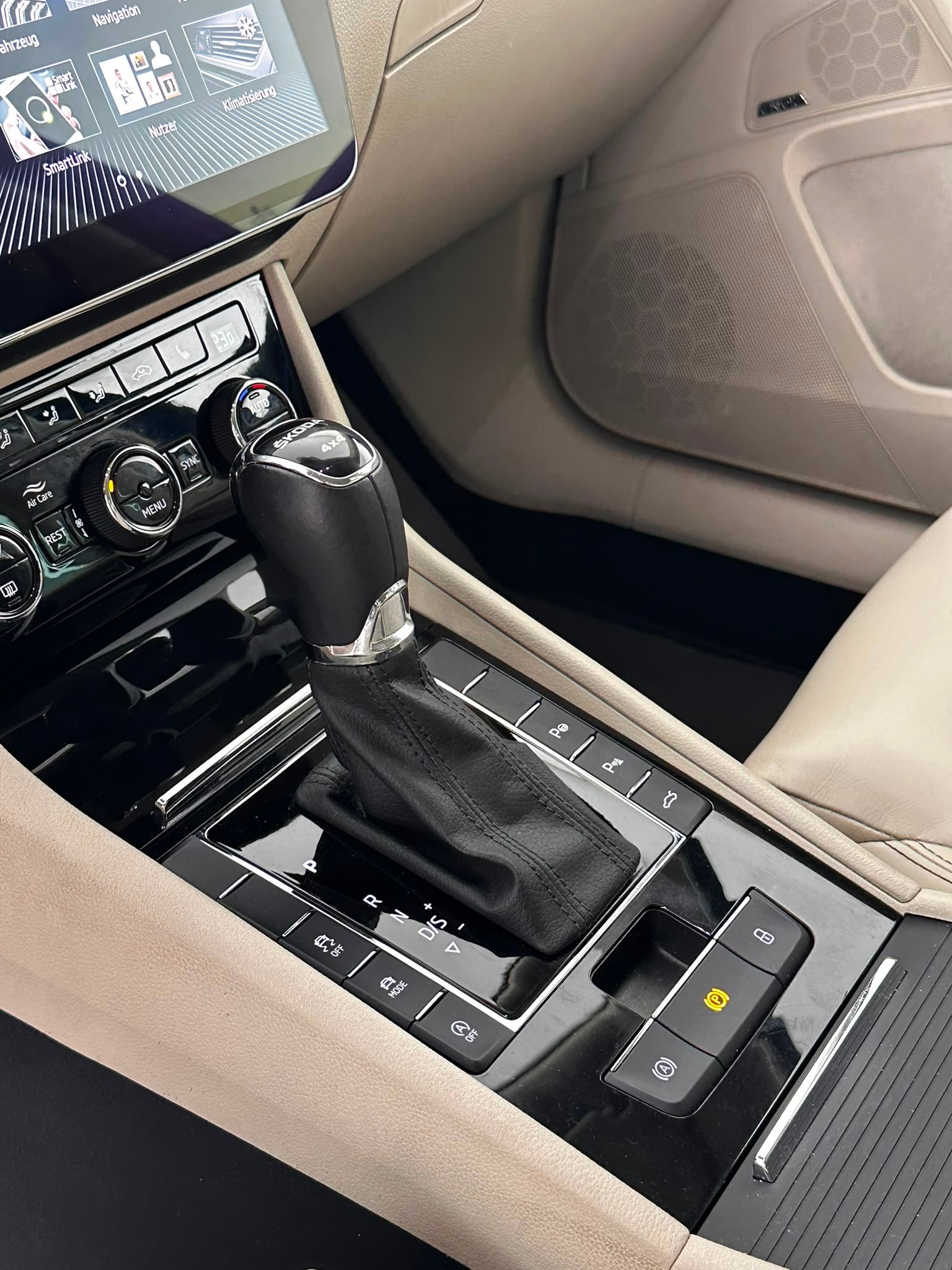 SKODA Superb Combi 2.0 TSI L&K 4x4 DSG / Vollausstattung / AHK / Leasing ab 399.--image-9