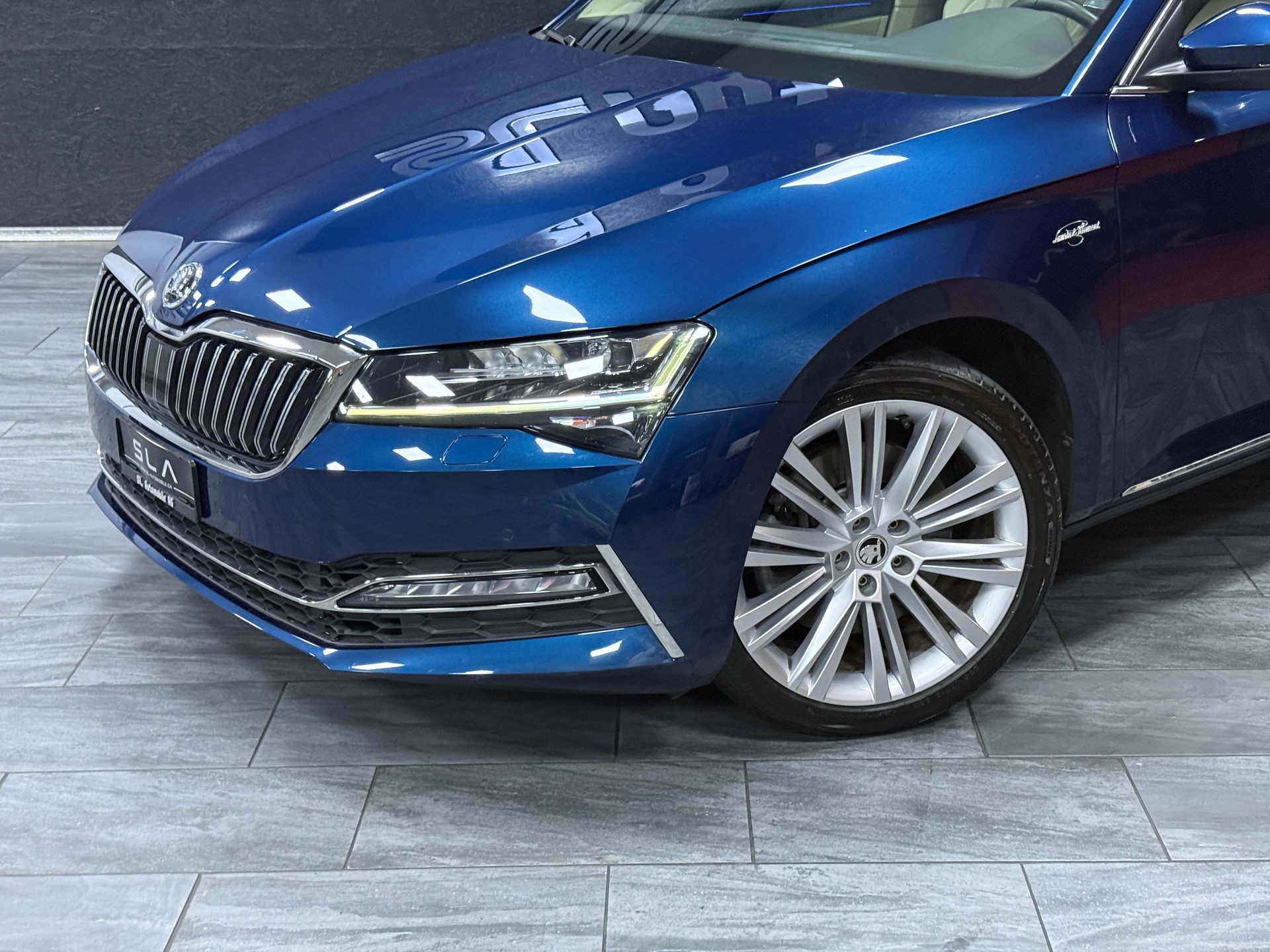 SKODA Superb Combi 2.0 TSI L&K 4x4 DSG / Vollausstattung / AHK / Leasing ab 399.--showroom-element-1