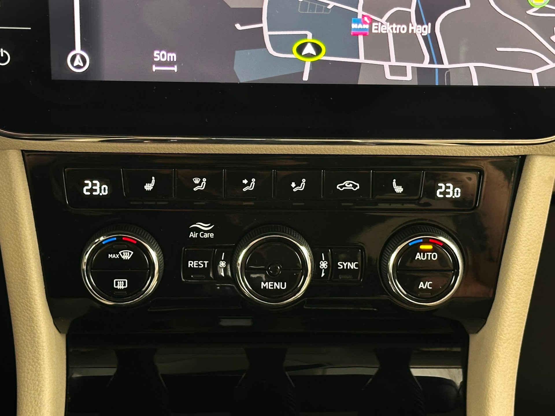 SKODA Superb Combi 2.0 TSI L&K 4x4 DSG / Vollausstattung / AHK / Leasing ab 399.--image-12