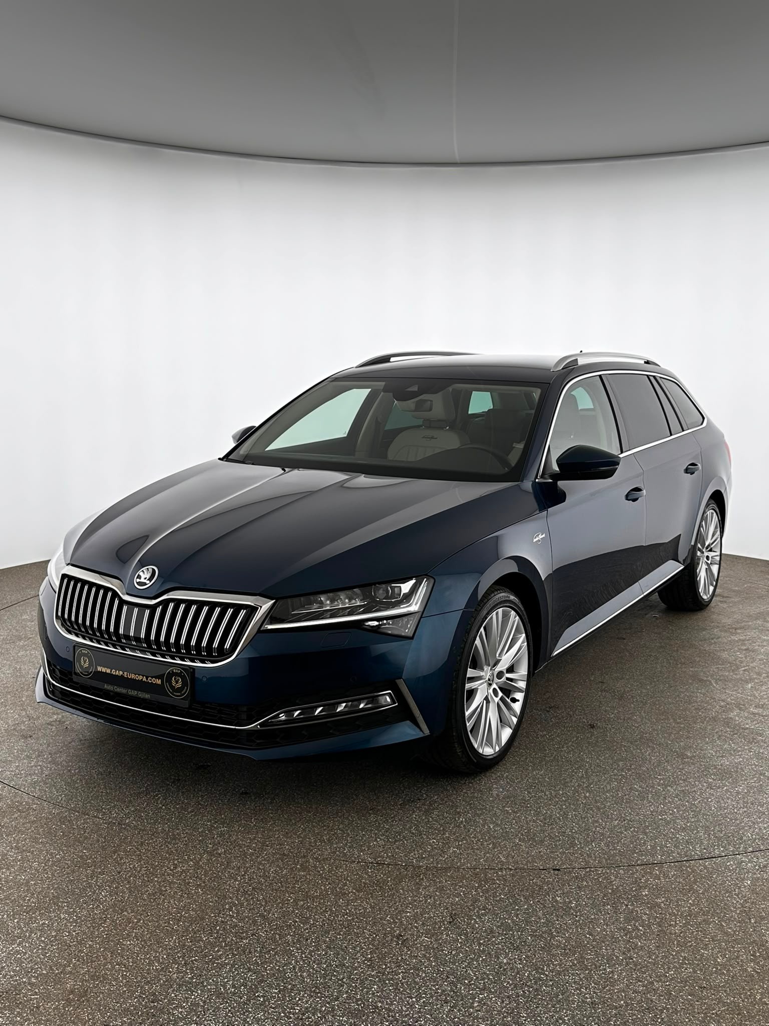 SKODA Superb Combi 2.0 TSI L&K 4x4 DSG / Vollausstattung / AHK / Leasing ab 399.--image-0