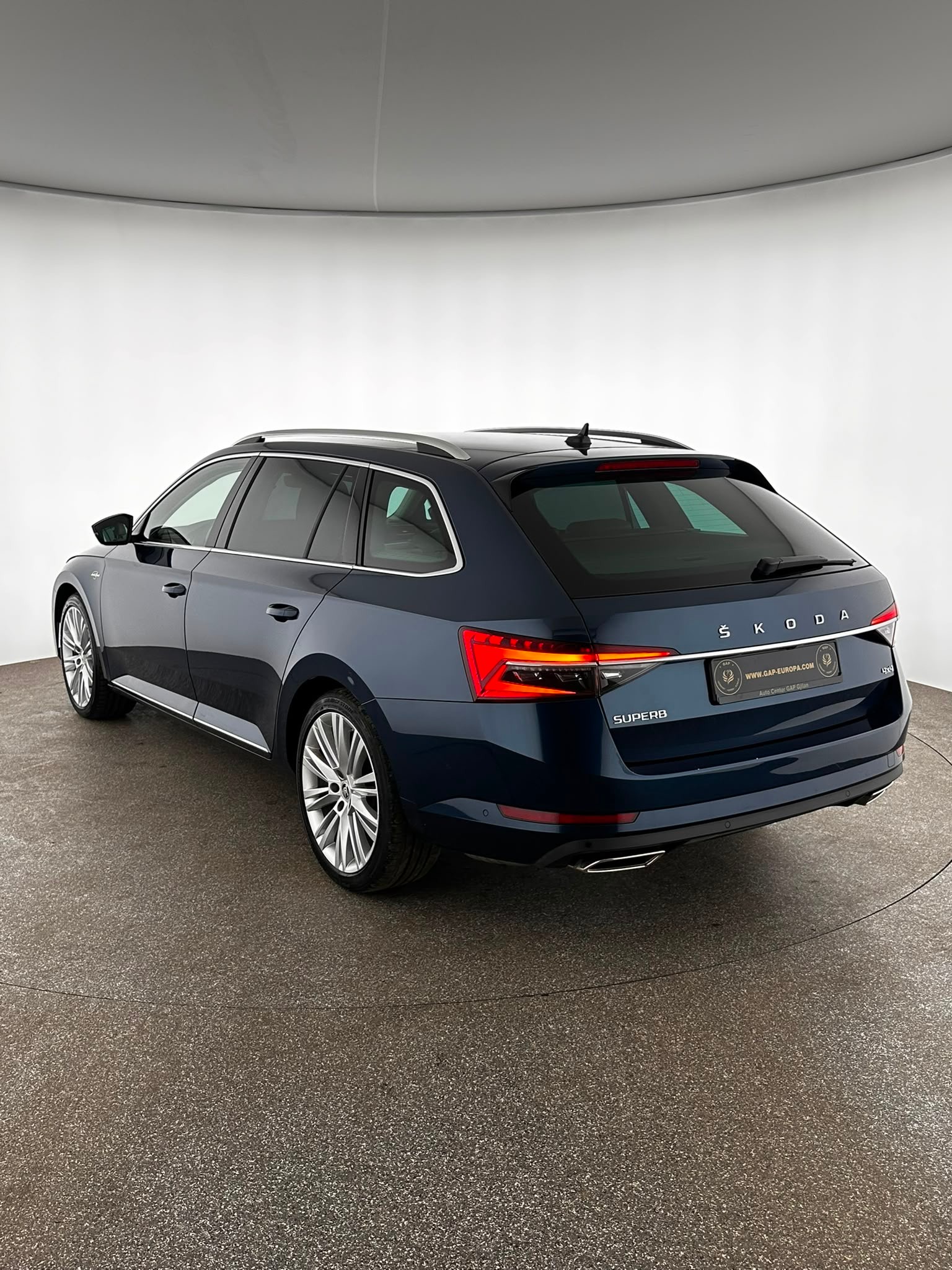 SKODA Superb Combi 2.0 TSI L&K 4x4 DSG / Vollausstattung / AHK / Leasing ab 399.--image-1