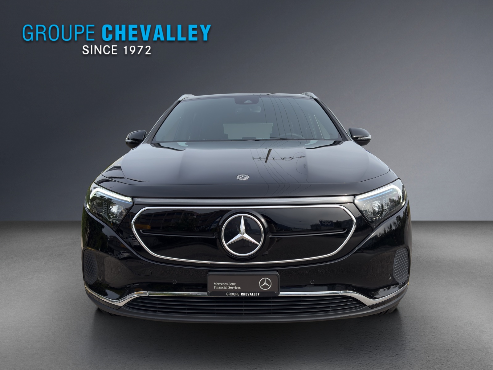 MERCEDES-BENZ EQA 300 4Matic-showroom-element-1