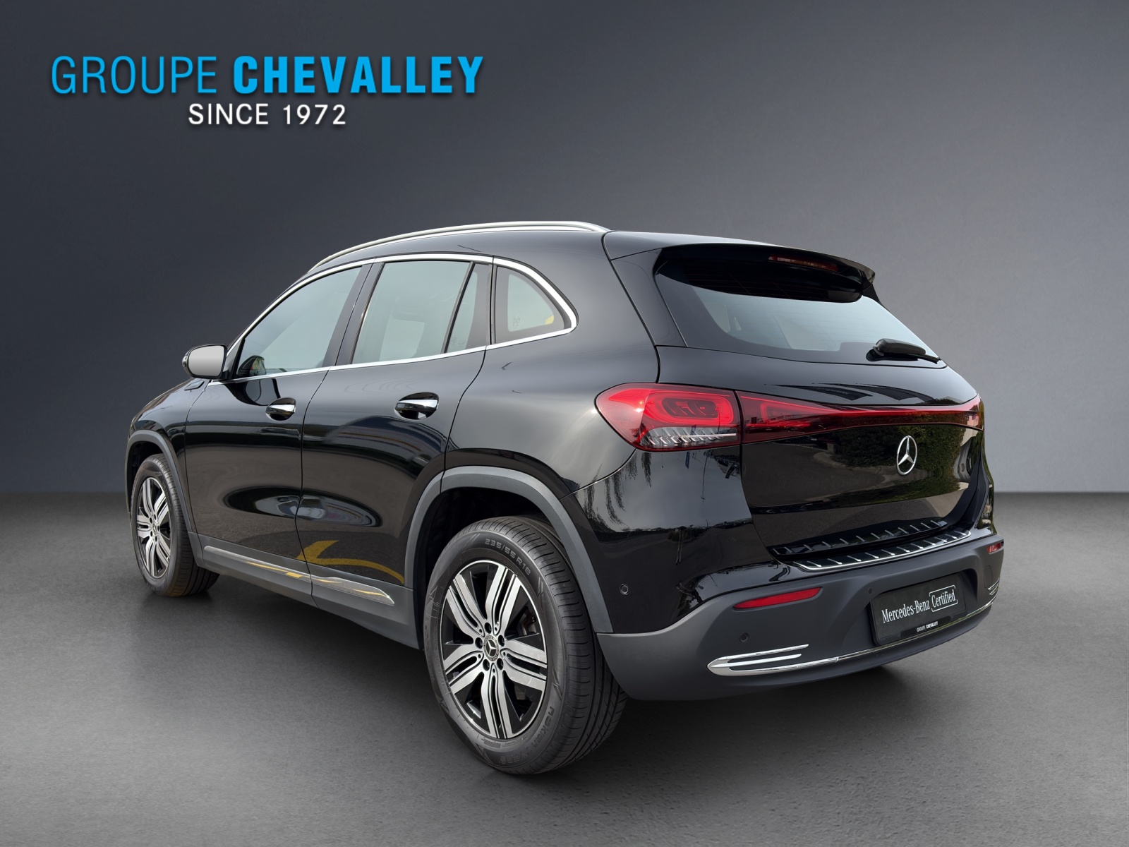 MERCEDES-BENZ EQA 300 4Matic-showroom-element-3