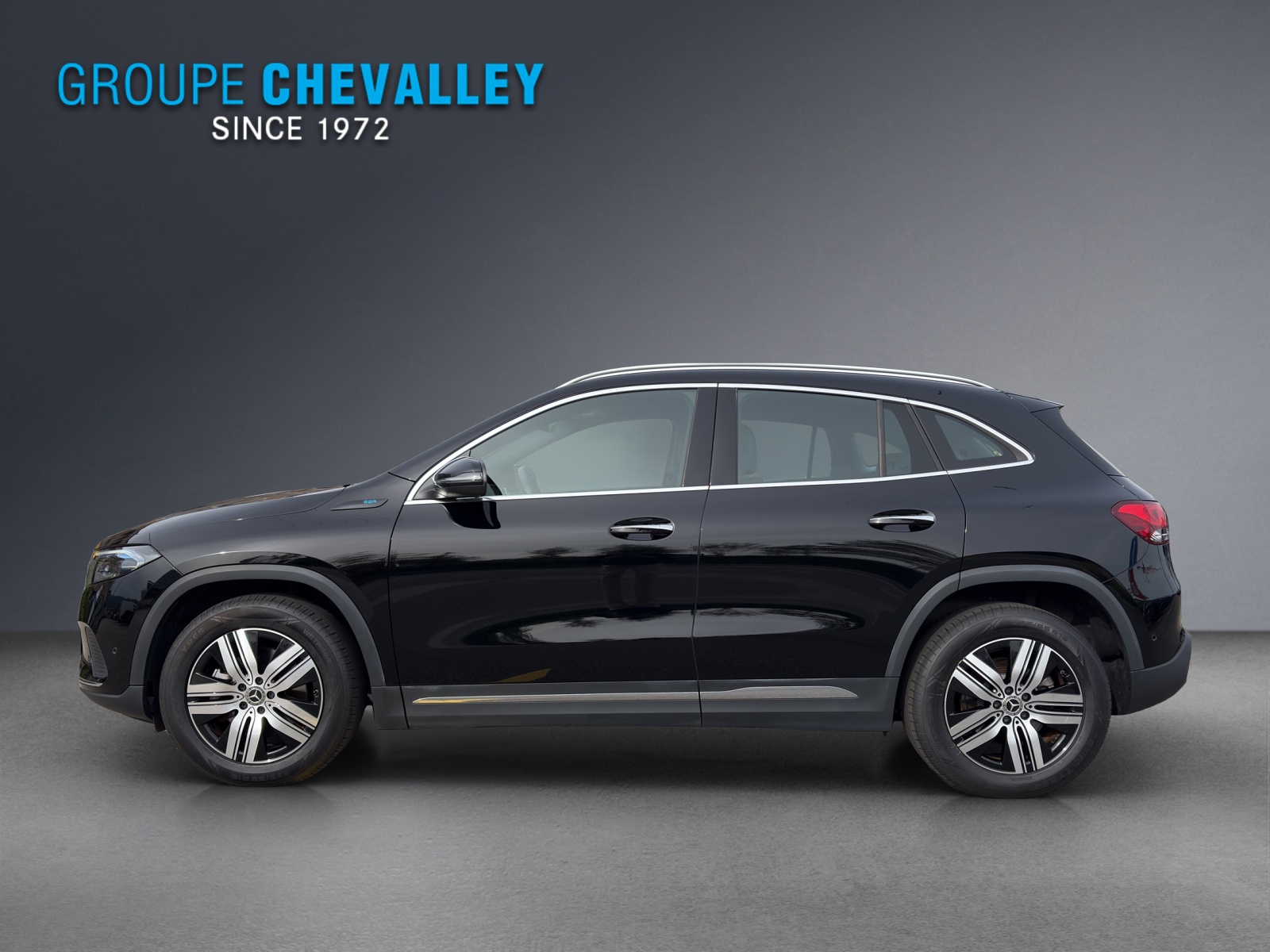 MERCEDES-BENZ EQA 300 4Matic-showroom-element-2