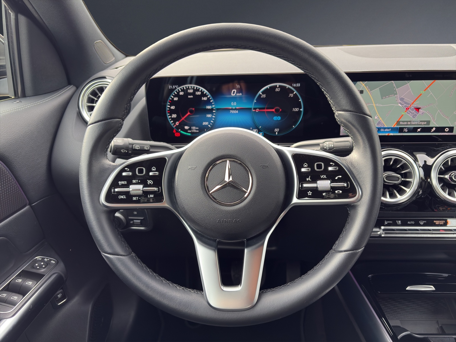 MERCEDES-BENZ EQA 300 4Matic-image-12