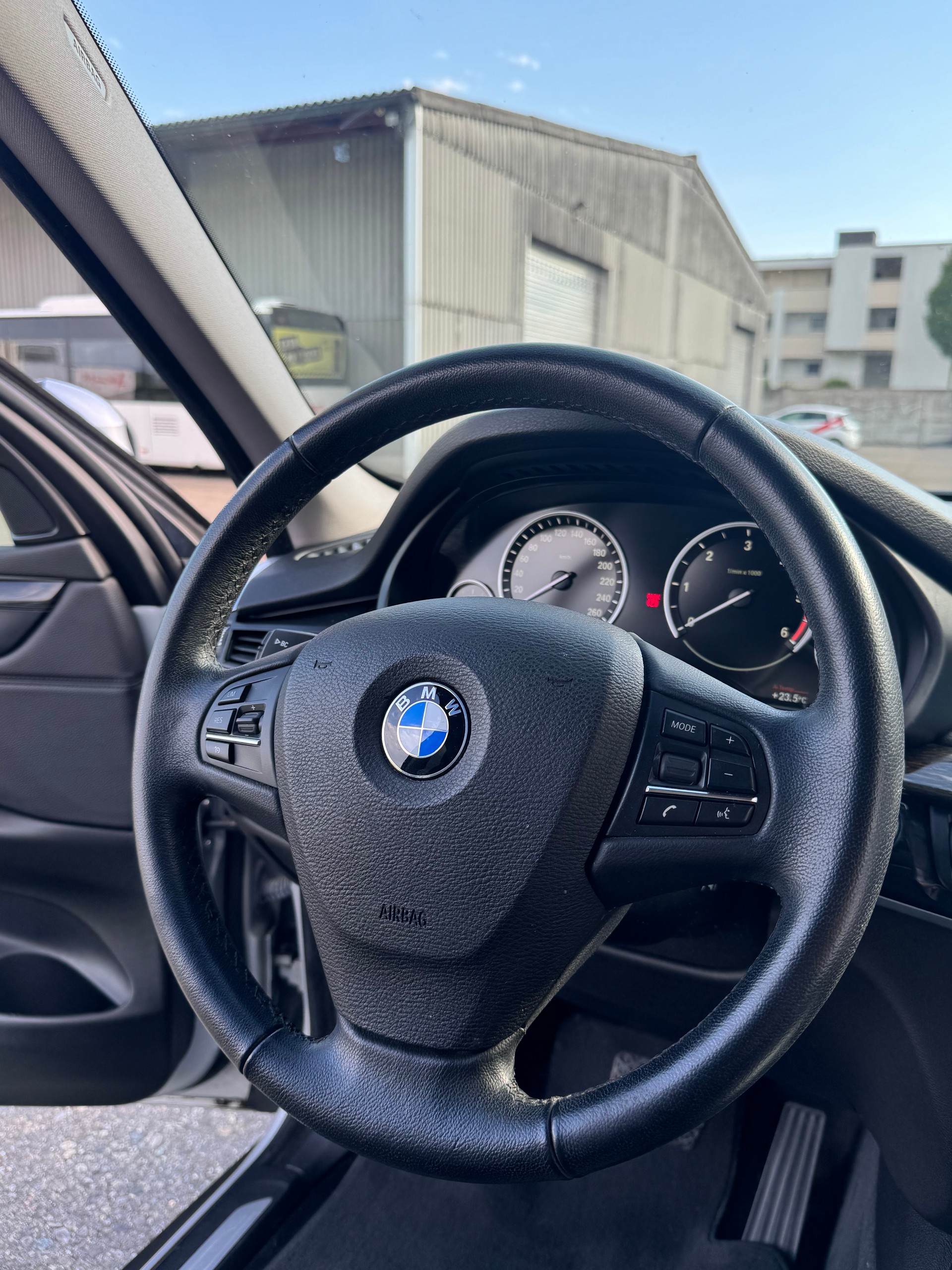 BMW 30d xDrive-image-8