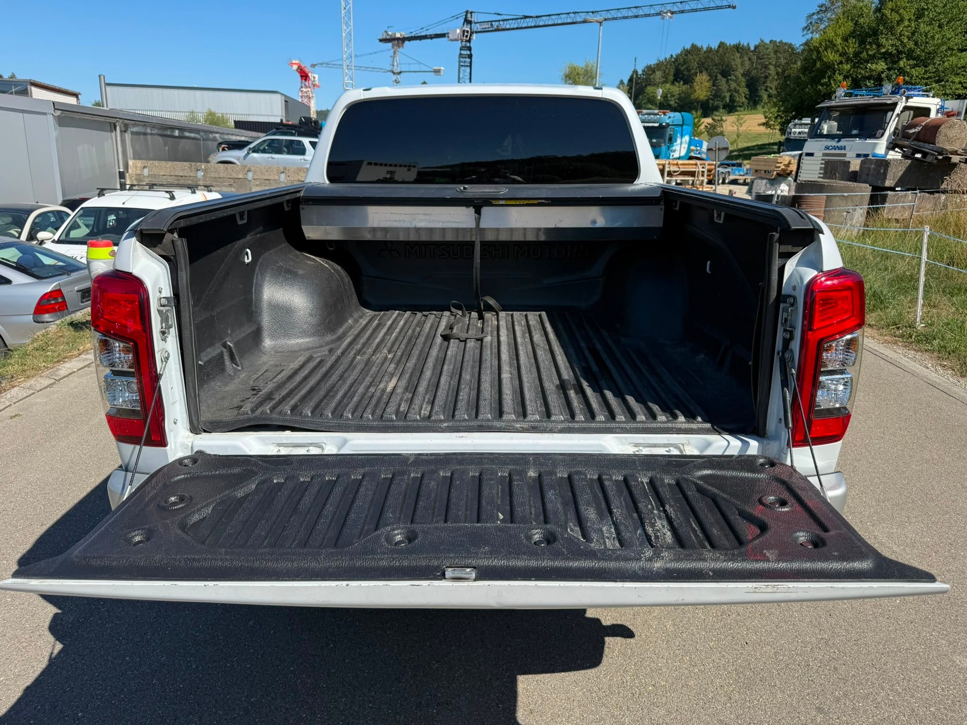 MITSUBISHI L 200 2.2 Diamond Double Cab Automat-image-12