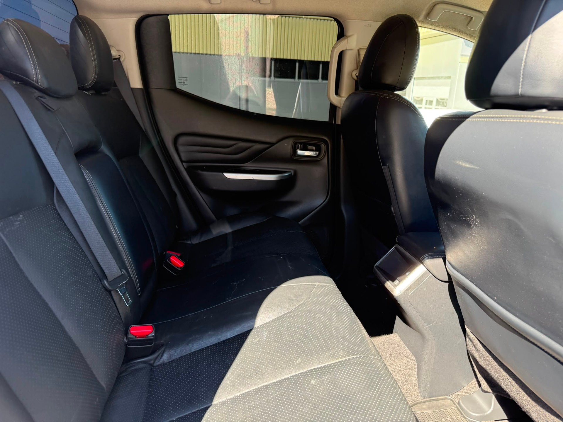 MITSUBISHI L 200 2.2 Diamond Double Cab Automat-image-10