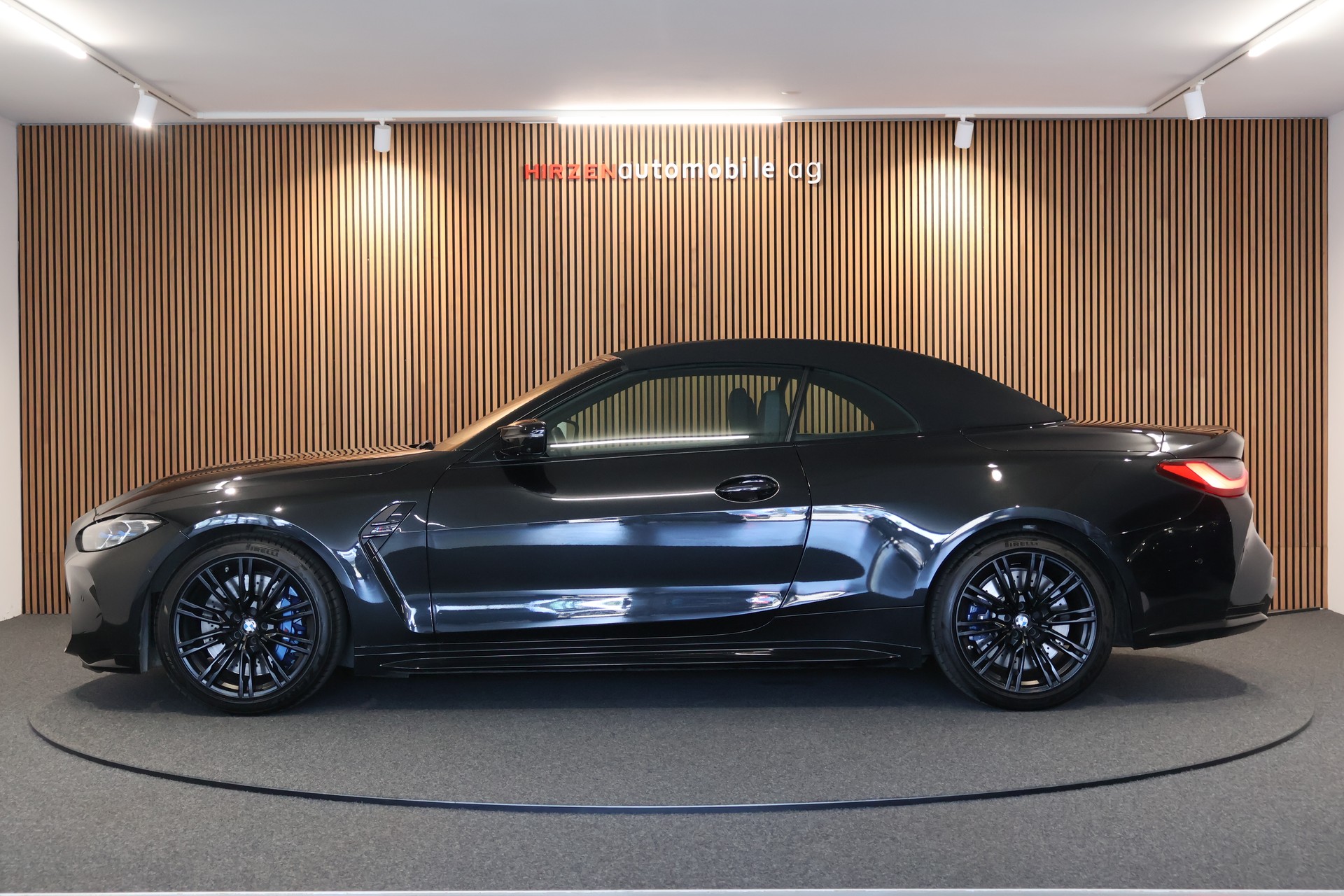 BMW M4 Cabrio Competition M xDrive-showroom-element-3