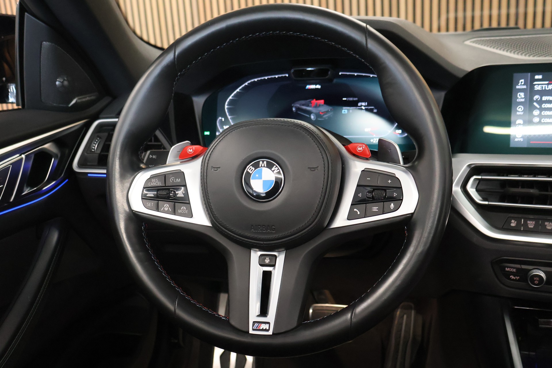 BMW M4 Cabrio Competition M xDrive-image-18