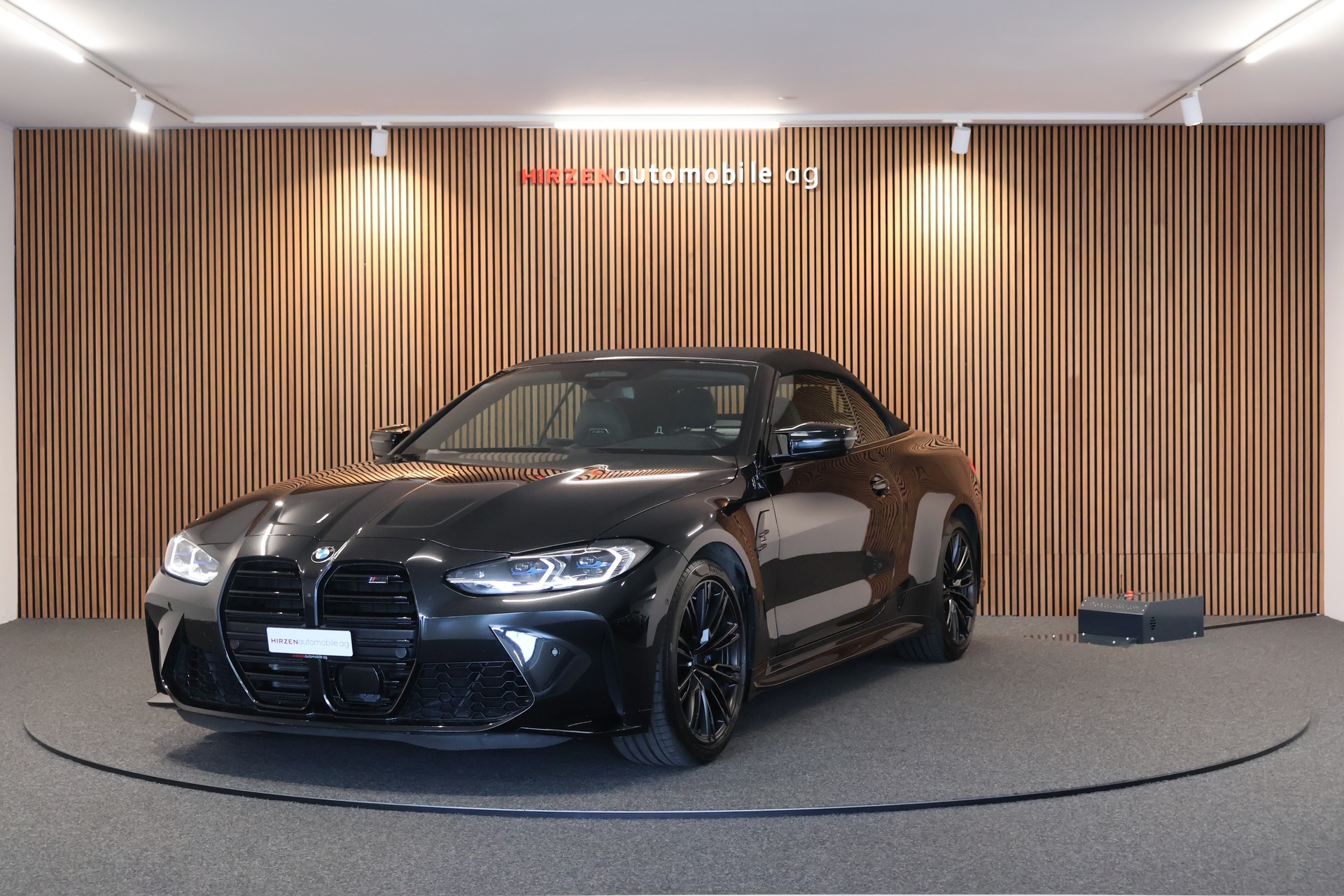 BMW M4 Cabrio Competition M xDrive-showroom-element-1