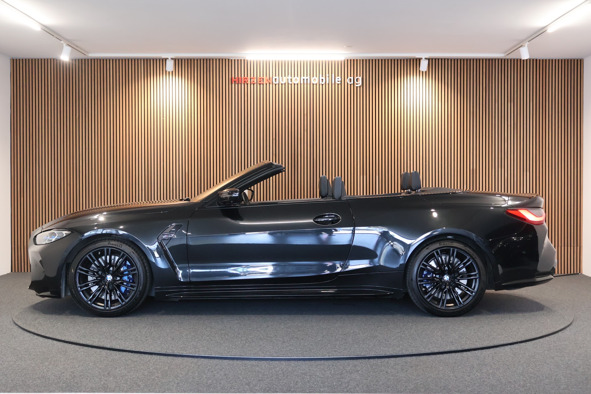 BMW M4 Cabrio Competition M xDrive-showroom-element-2