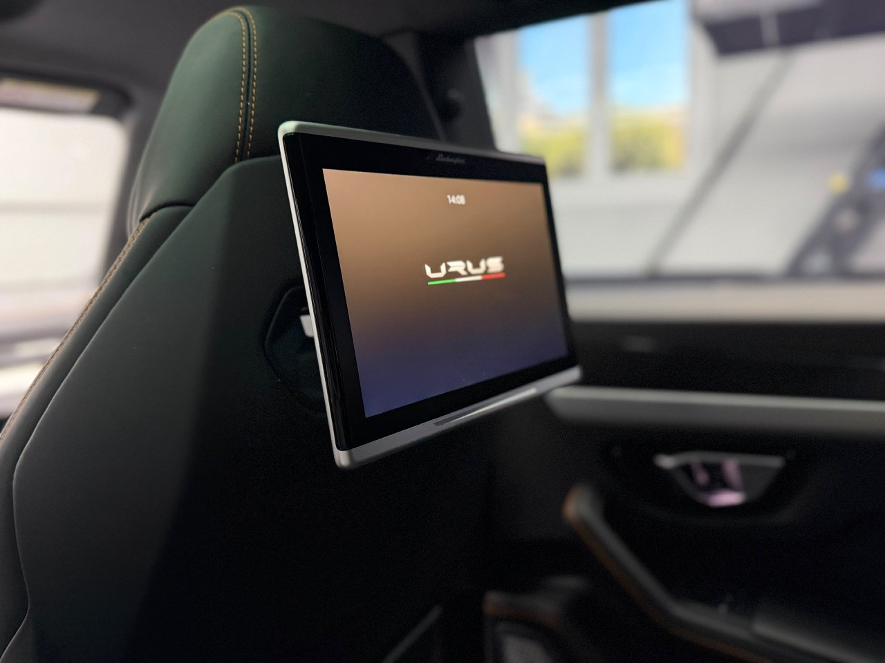 LAMBORGHINI Urus E-Gear | Akrapovic | Full Carbon | Panorama Dach | Lambo Garantie-image-23