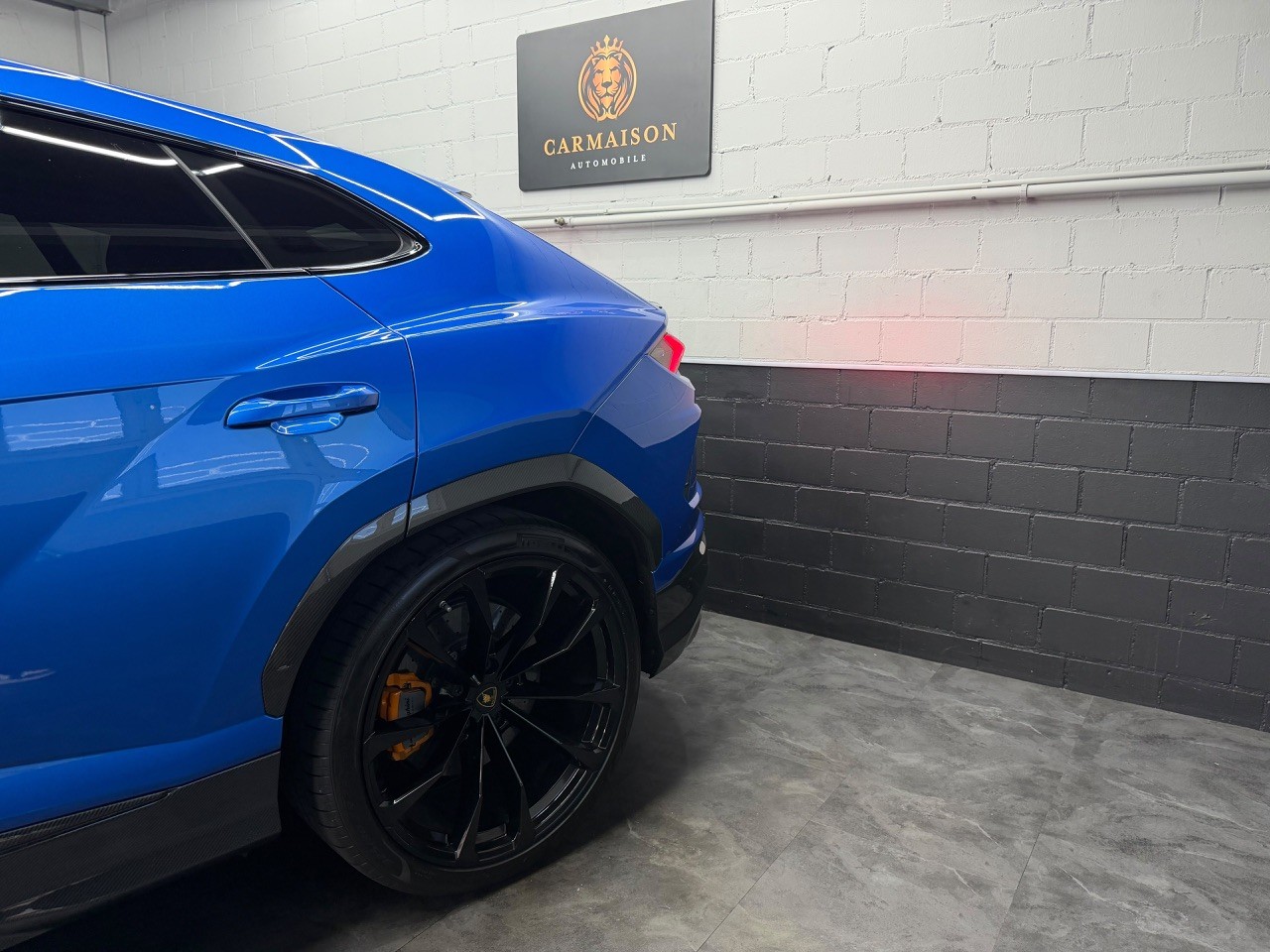 LAMBORGHINI Urus E-Gear | Akrapovic | Full Carbon | Panorama Dach | Lambo Garantie-image-3