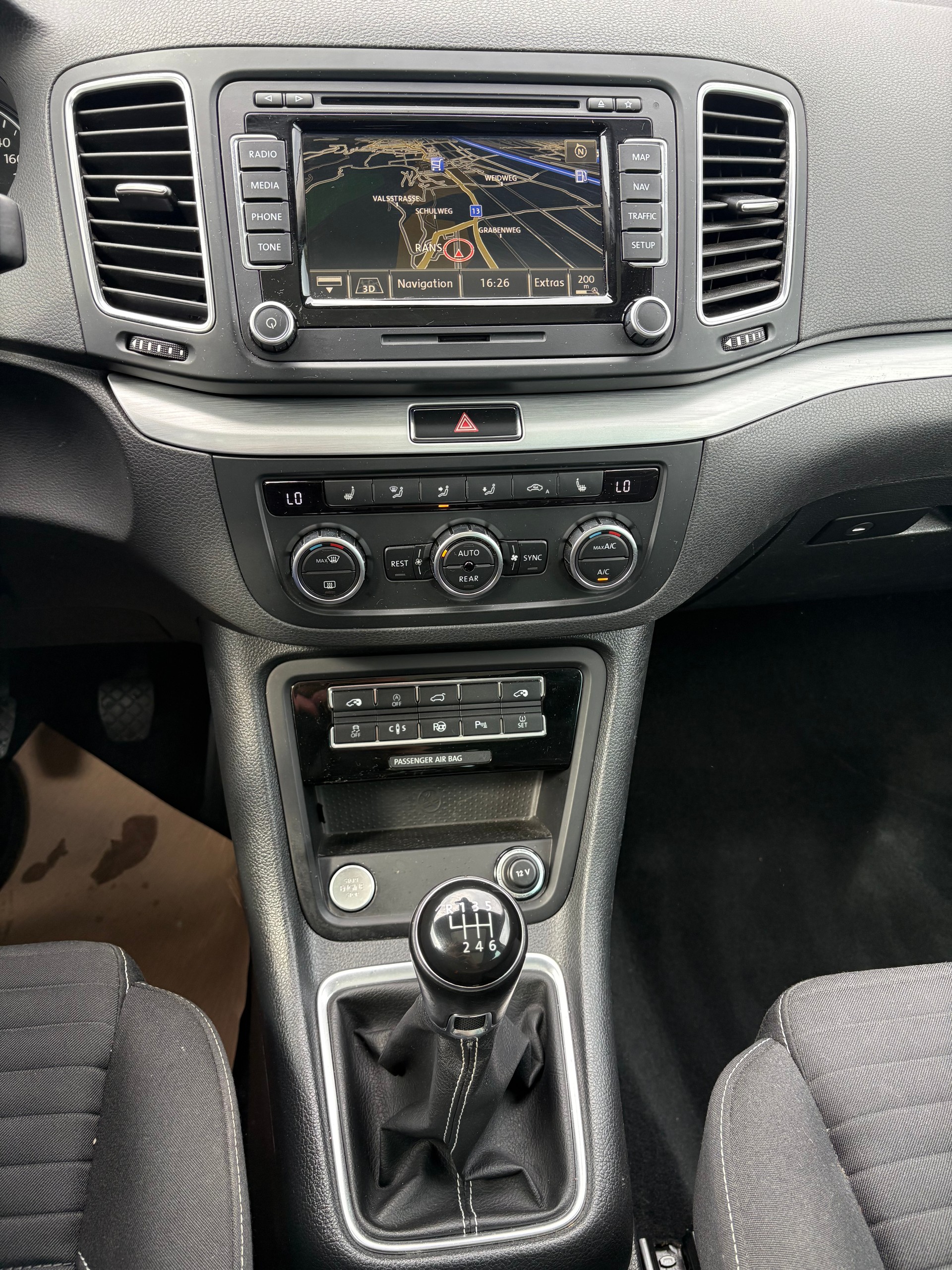 VW Sharan 2.0 TDI BlueMotion Technology Cup 4Motion-image-8