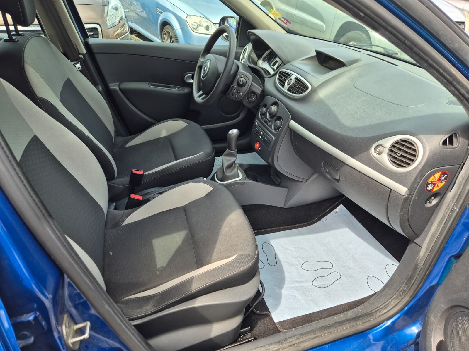 RENAULT Clio 1.2 16V Expression-image-7