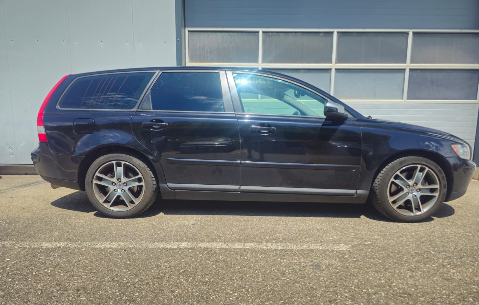 VOLVO V50 D5-image-3