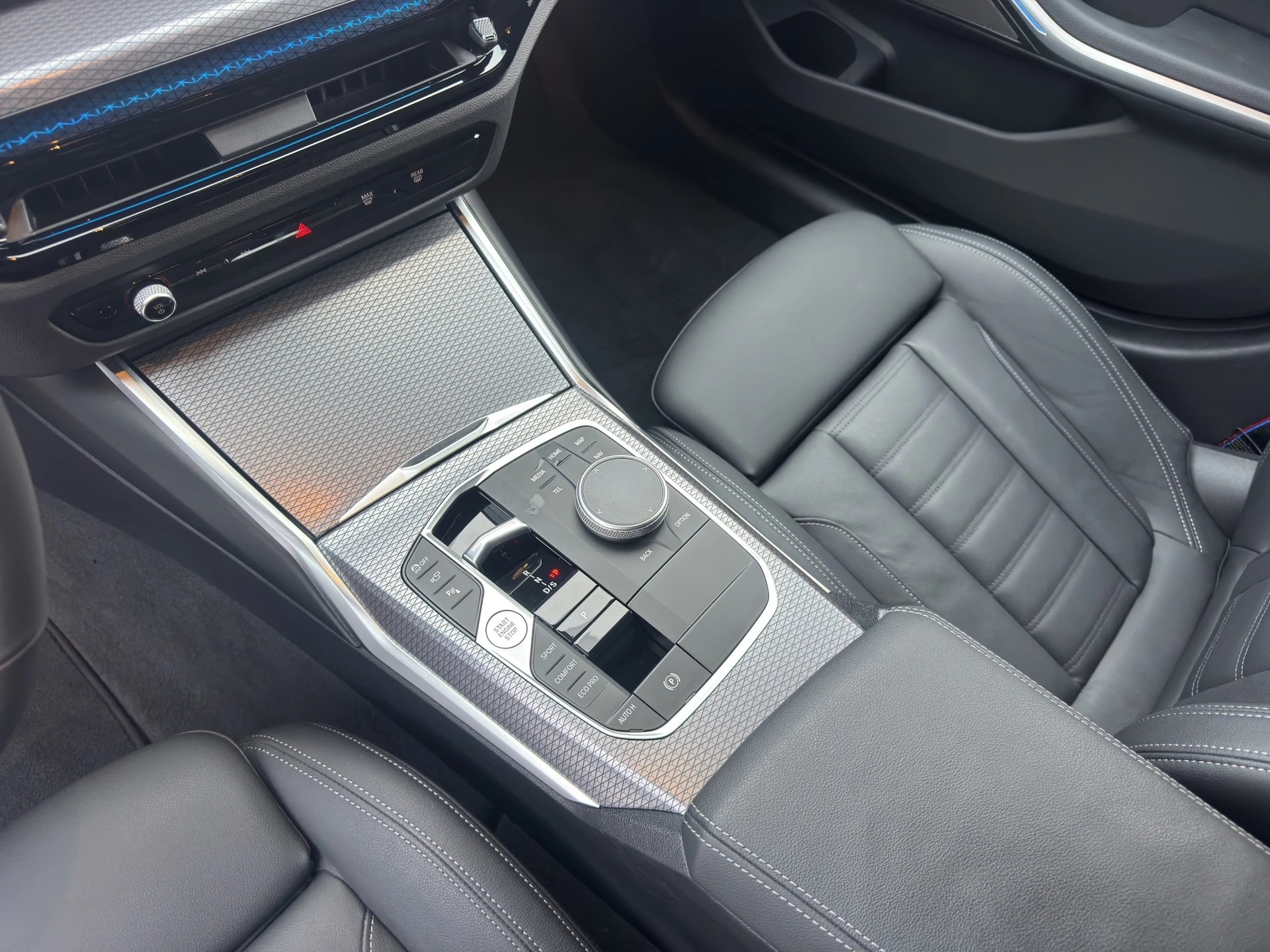 BMW 320d xDrive 48V Touring Steptronic M Sport Pro-image-13