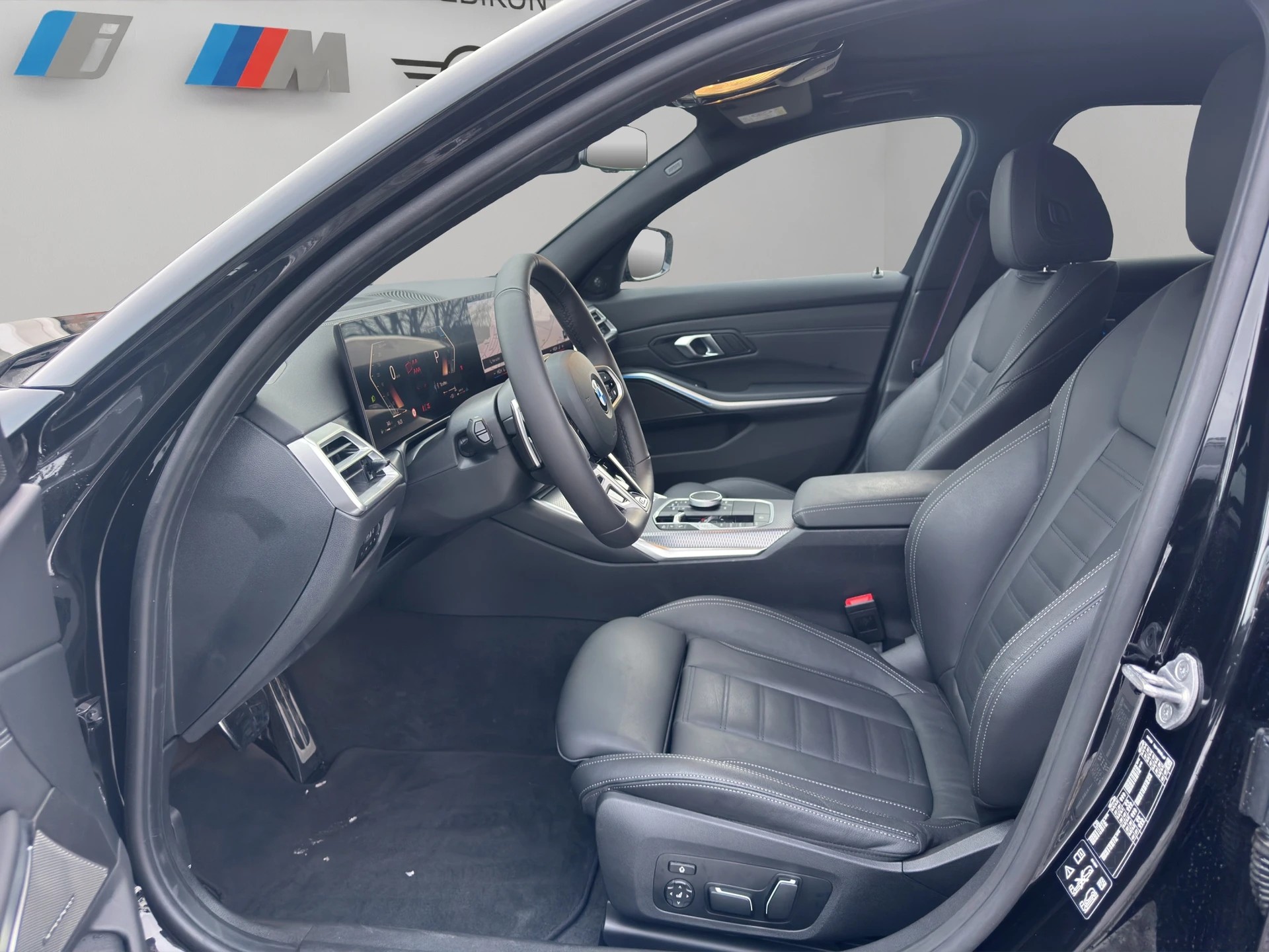 BMW 320d xDrive 48V Touring Steptronic M Sport Pro-image-16