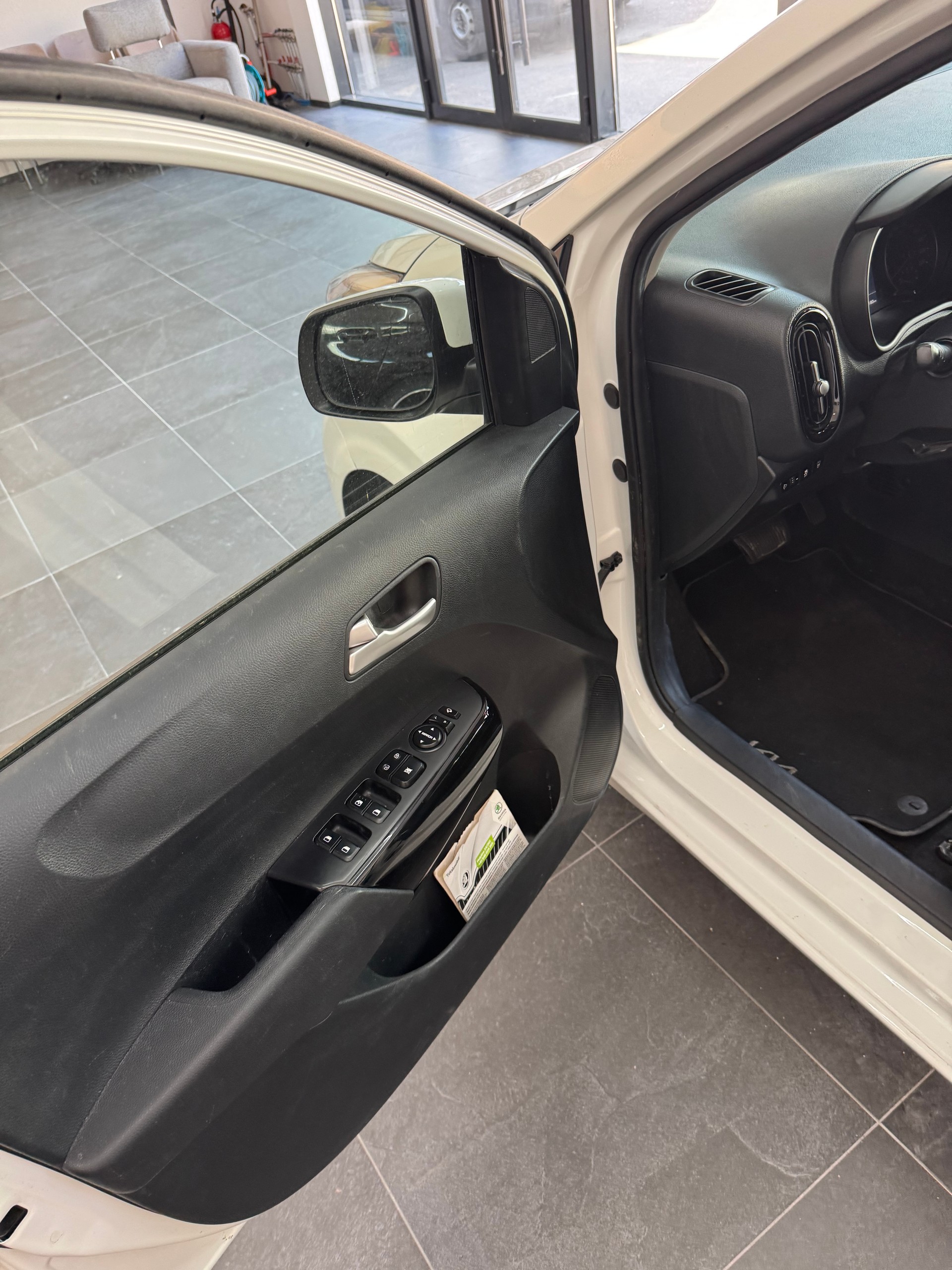 KIA Picanto 1.0 CVVT First Edition AMT-image-15
