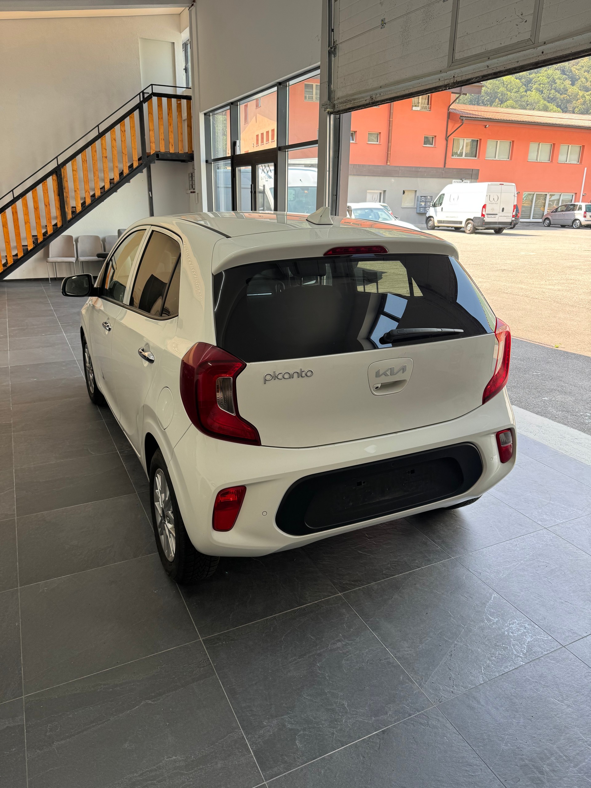 KIA Picanto 1.0 CVVT First Edition AMT-image-2