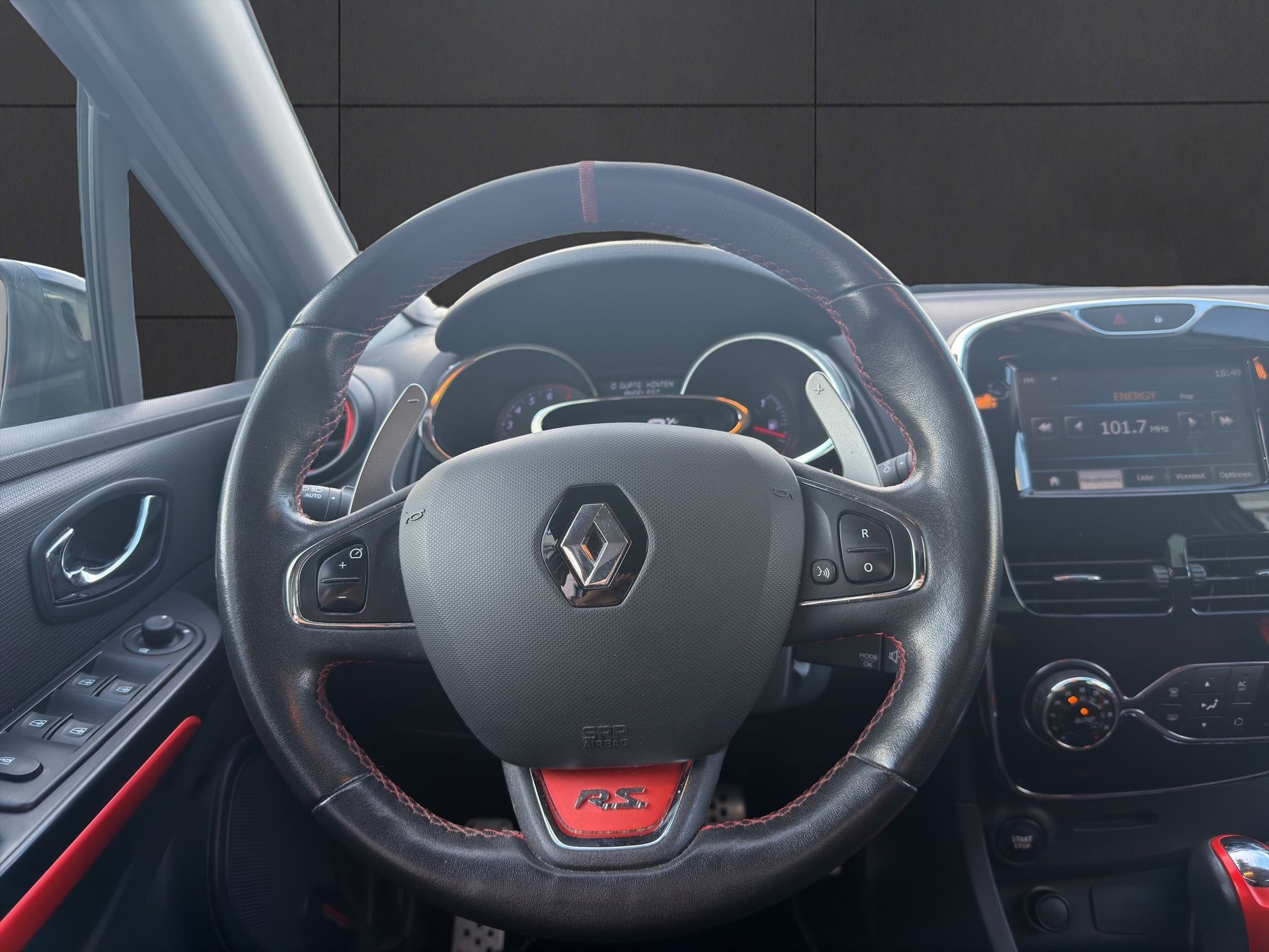 RENAULT Clio 1.6 T RS 200 EDC-image-10