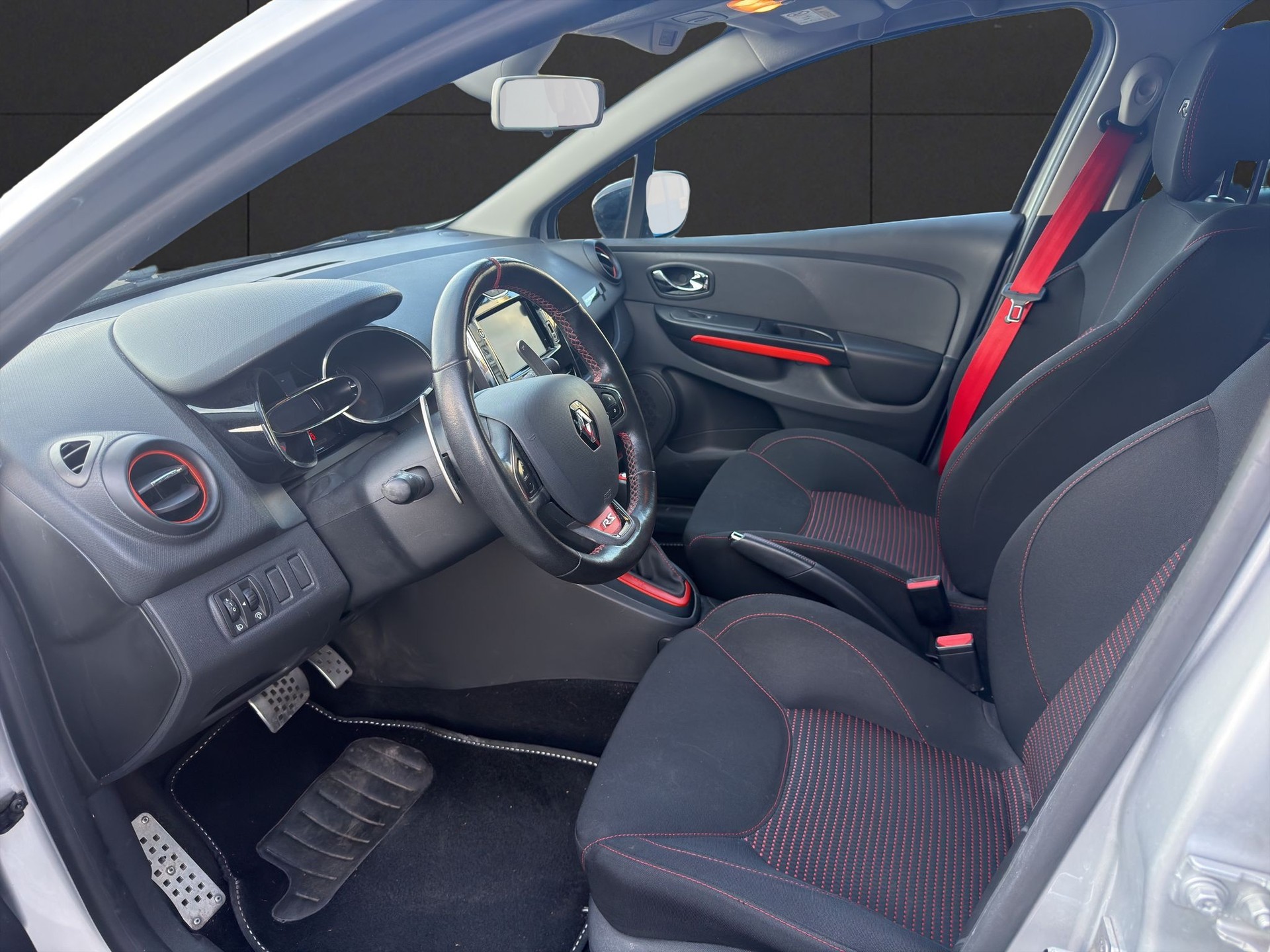 RENAULT Clio 1.6 T RS 200 EDC-image-8