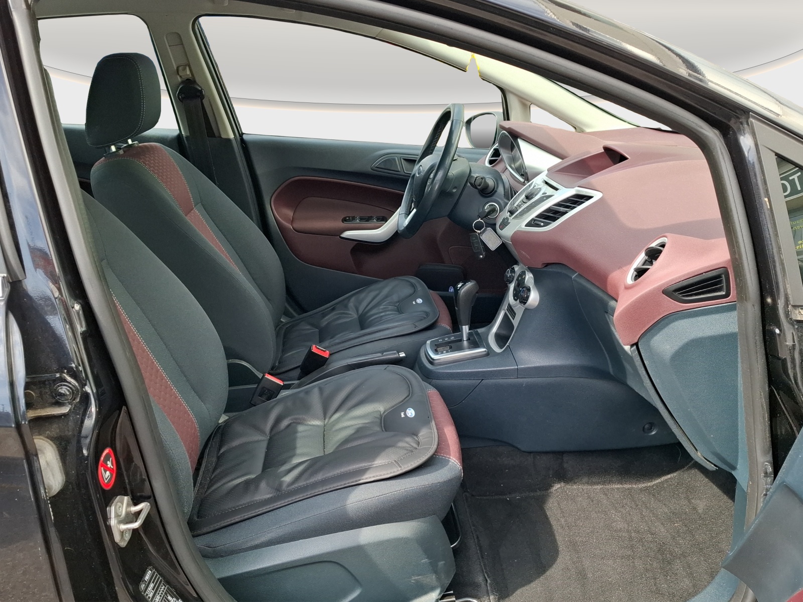 FORD Fiesta 1.4 16V Titanium Automatic // MFK 24.08.2026 // 8-fach Aluminiumbereift-image-9