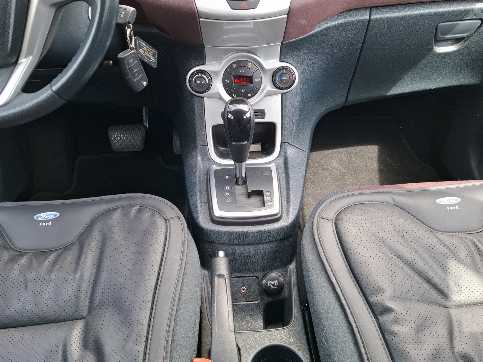 FORD Fiesta 1.4 16V Titanium Automatic // MFK 24.08.2026 // 8-fach Aluminiumbereift-image-13