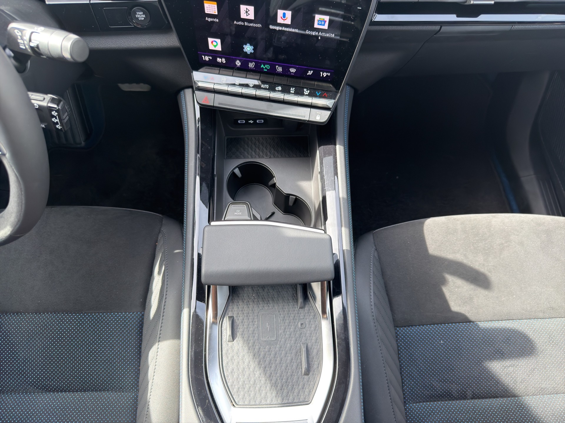 RENAULT Rafale 1.2 E-Tech Plug-in Hybrid 300 4x4 Atelier Alpine-image-11