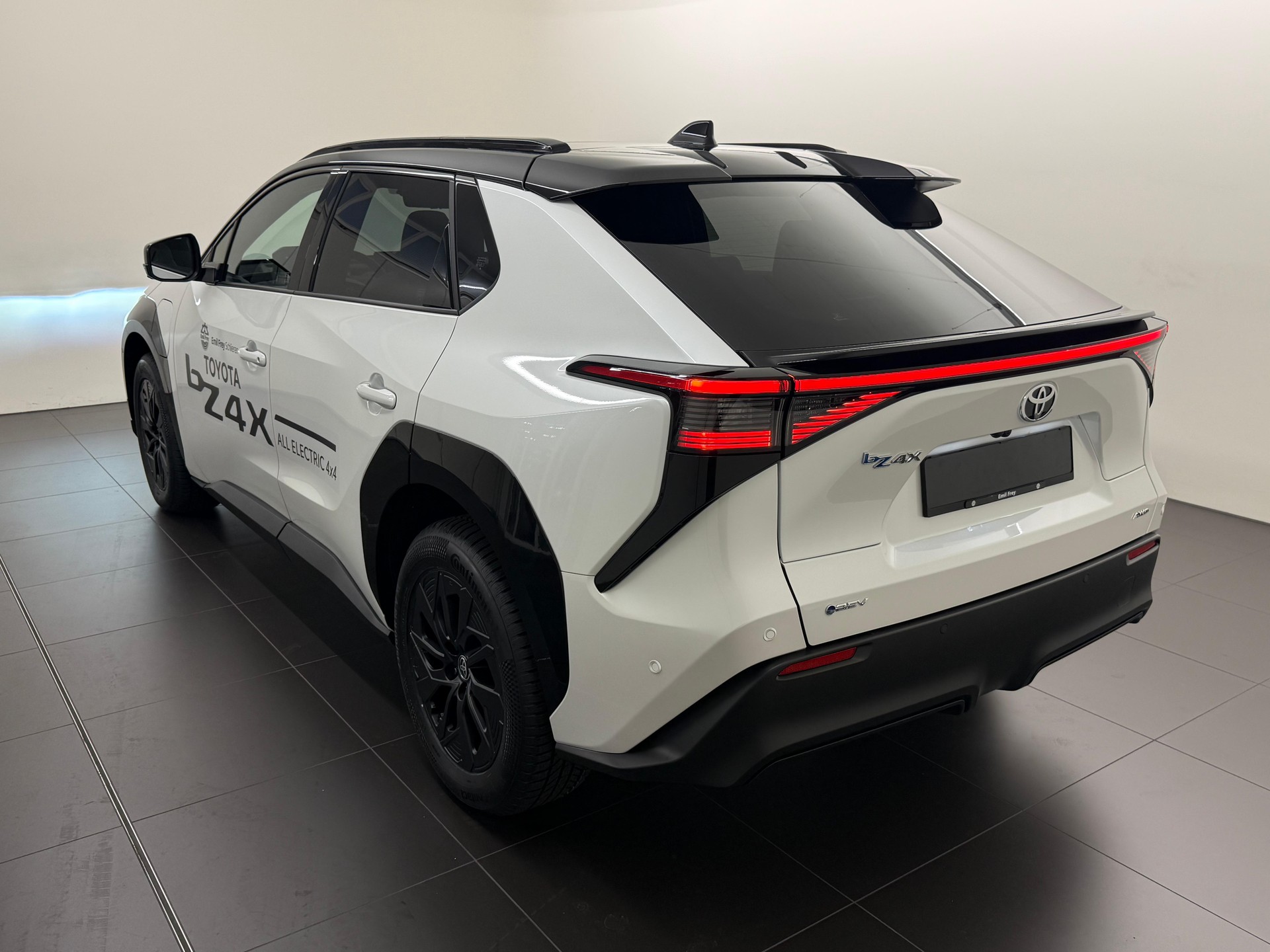 TOYOTA bZ4X Premium AWD-image-3