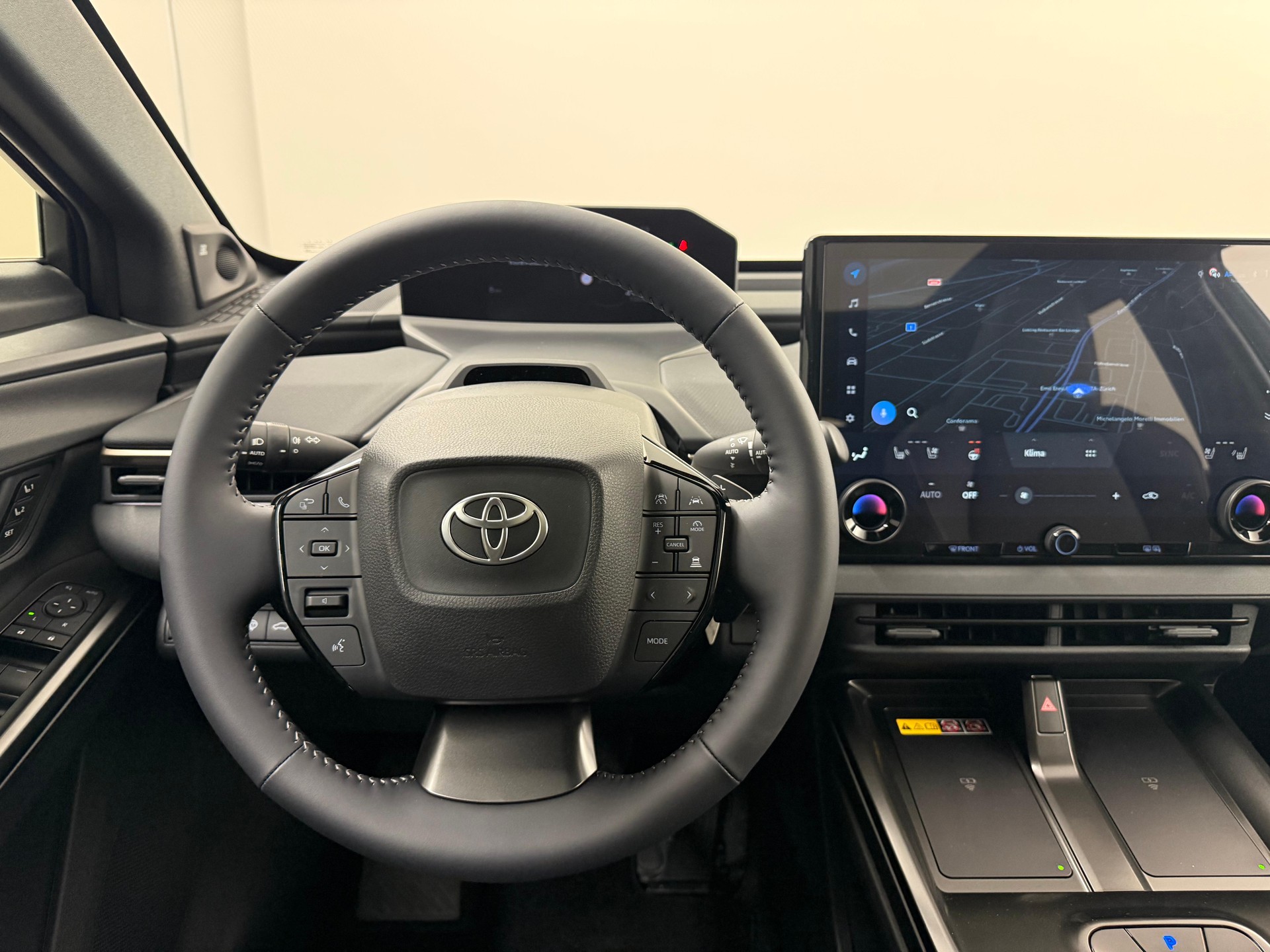 TOYOTA bZ4X Premium AWD-image-8