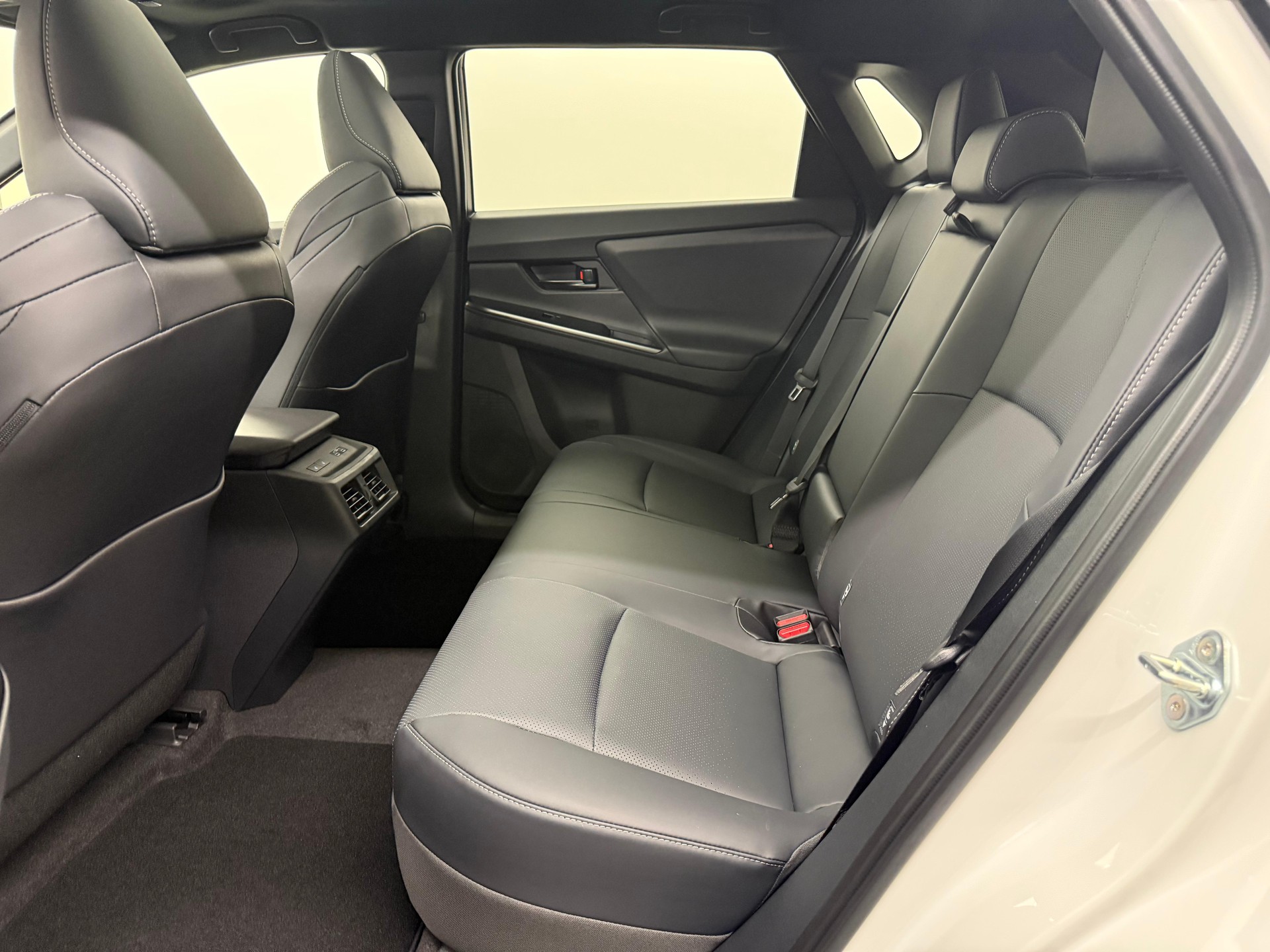TOYOTA bZ4X Premium AWD-image-5