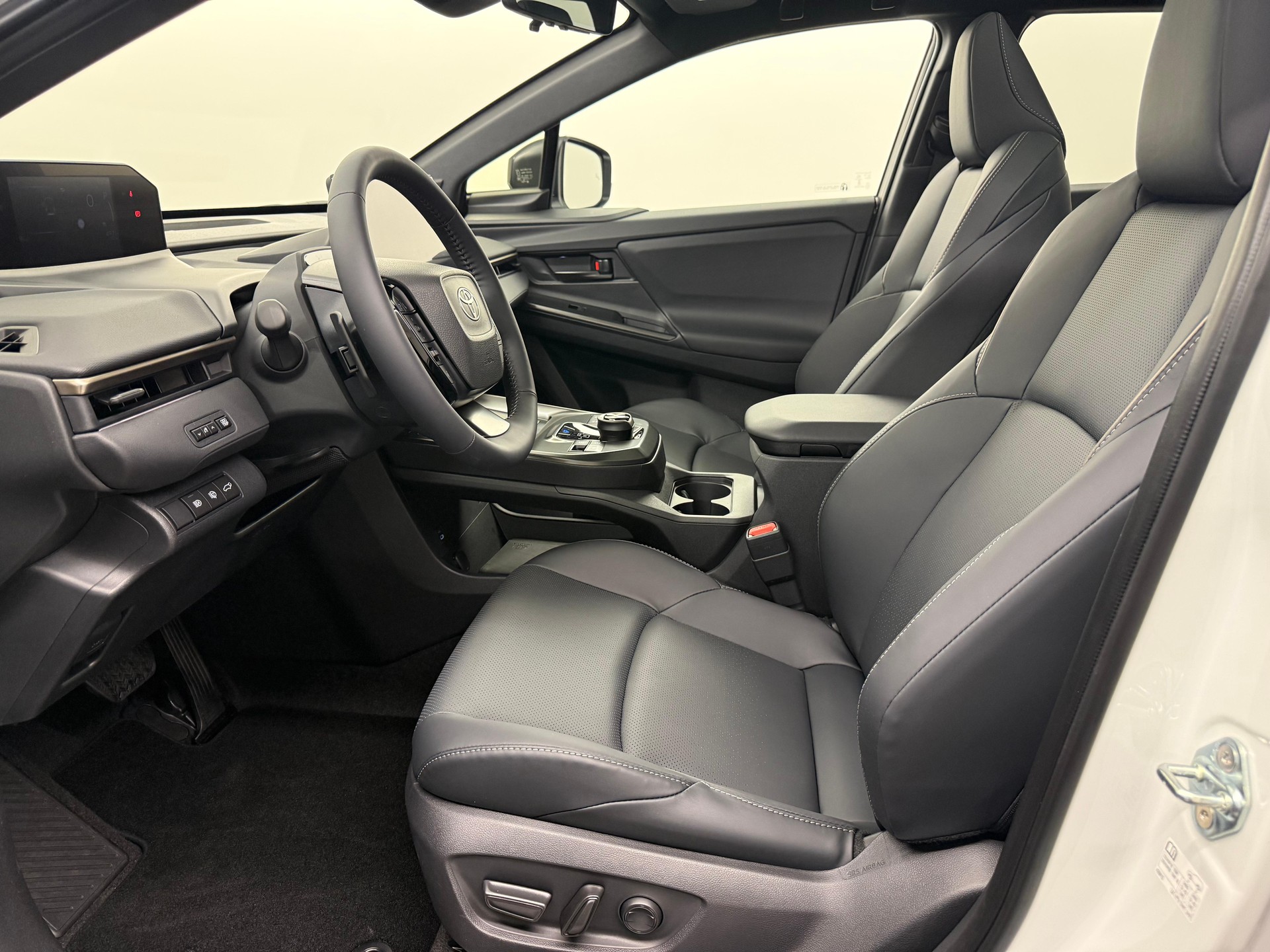 TOYOTA bZ4X Premium AWD-image-4