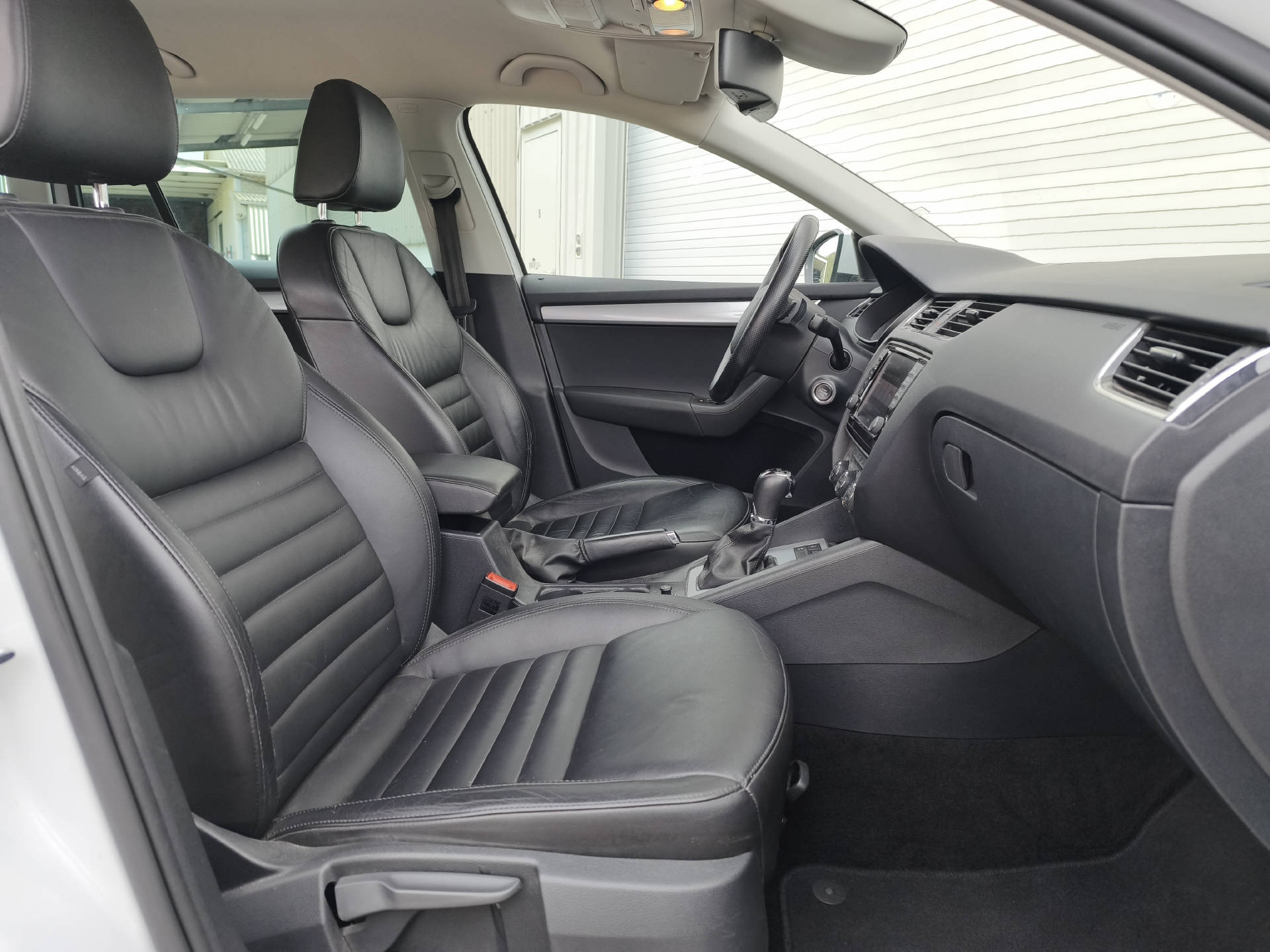 SKODA Octavia 2.0 TDI 184 Elegance 4x4 DSG-image-7