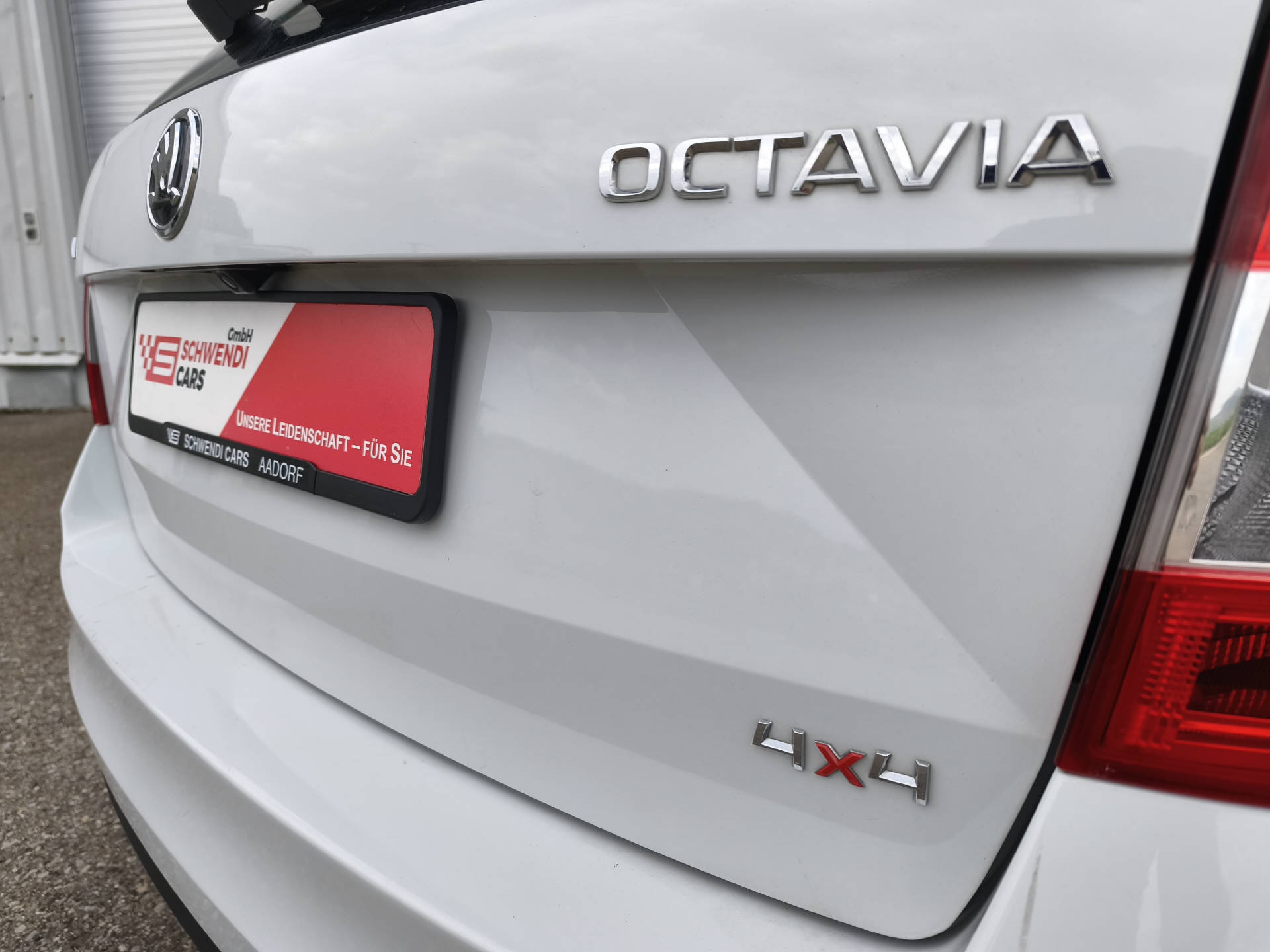 SKODA Octavia 2.0 TDI 184 Elegance 4x4 DSG-image-12