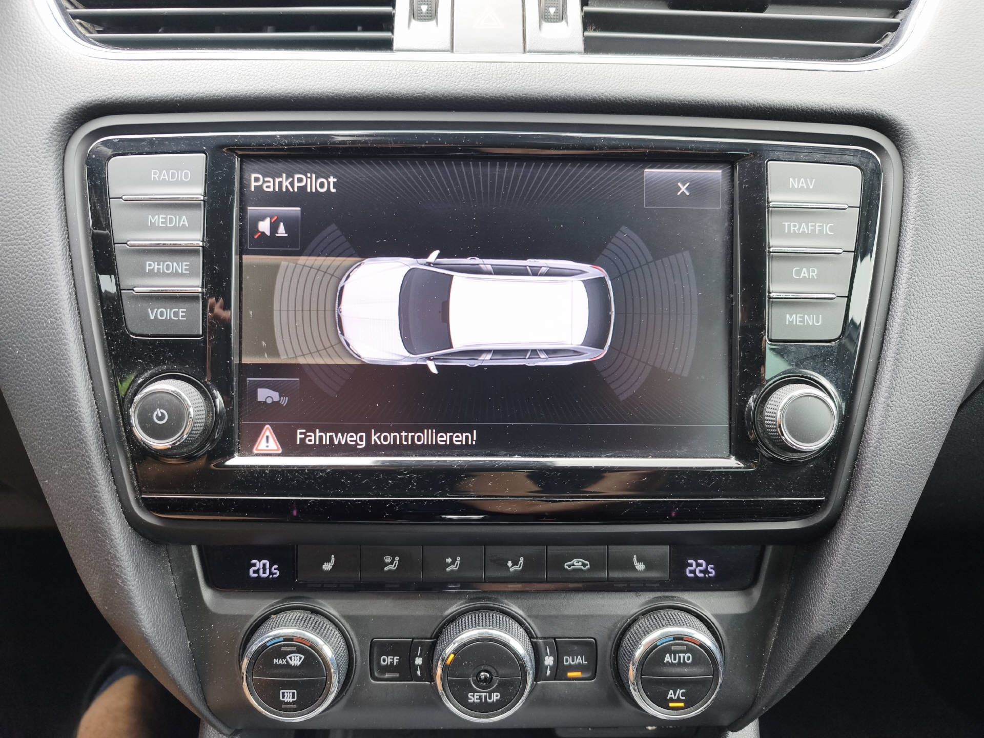 SKODA Octavia 2.0 TDI 184 Elegance 4x4 DSG-image-11