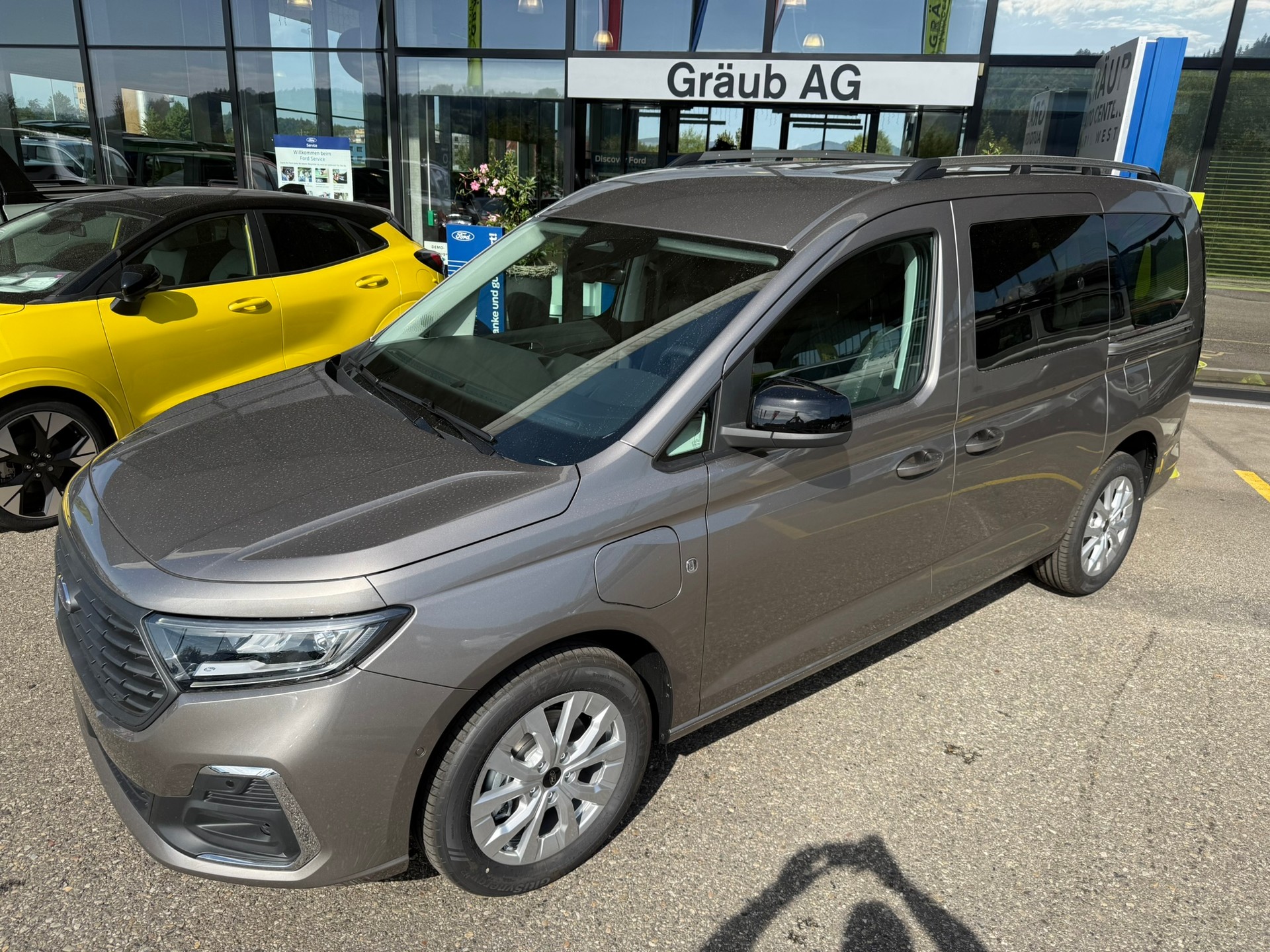 FORD Grand Tourneo Connect 1.5 PHEV Titanium Automat-image-2