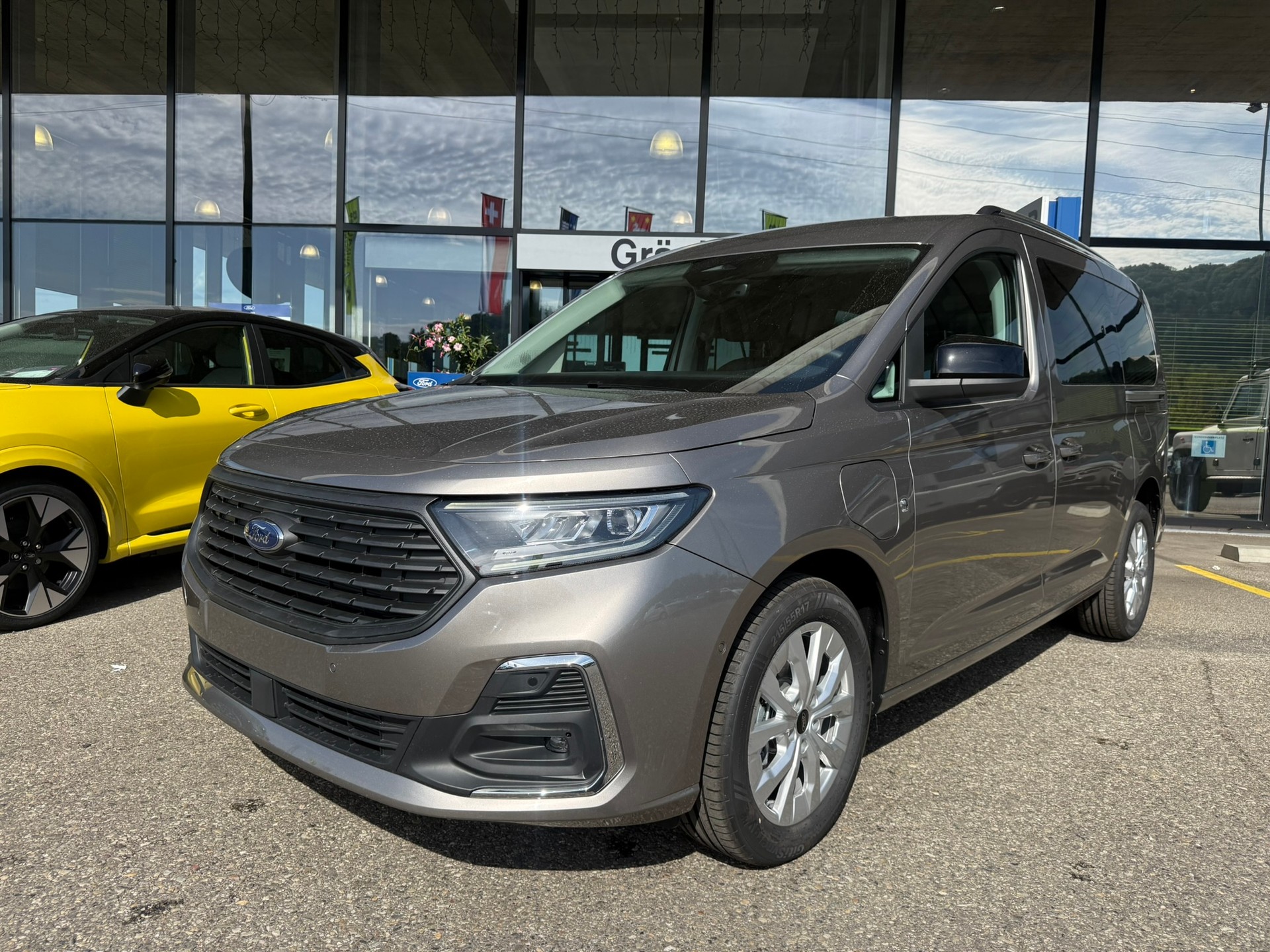 FORD Grand Tourneo Connect 1.5 PHEV Titanium Automat-image-0